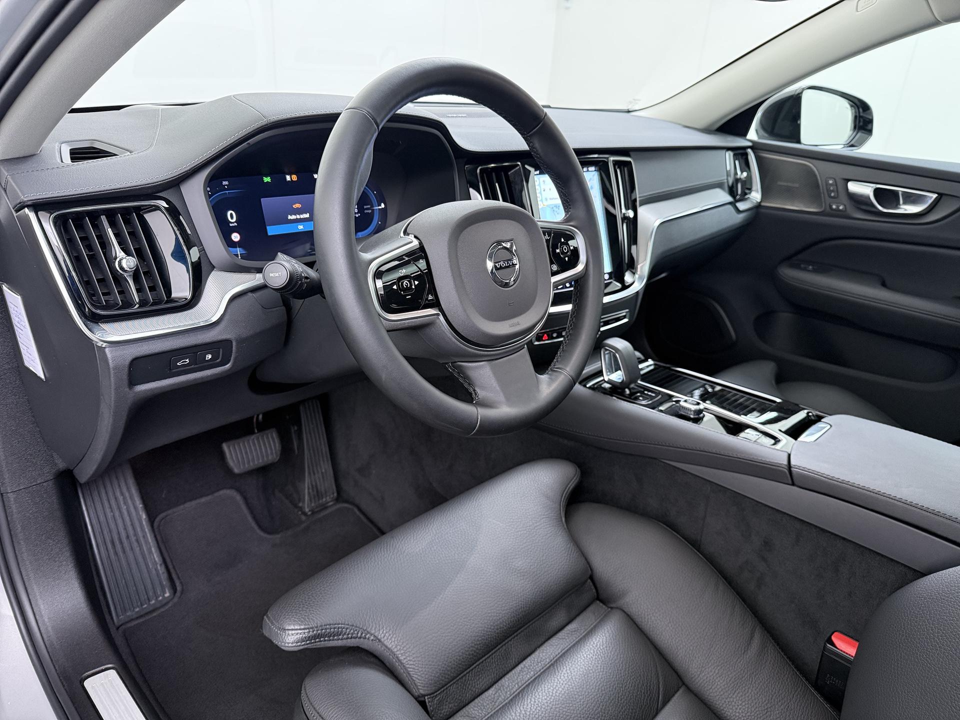 Volvo V60 2.0 T6 Plug-in hybrid AWD Ultra Dark 14