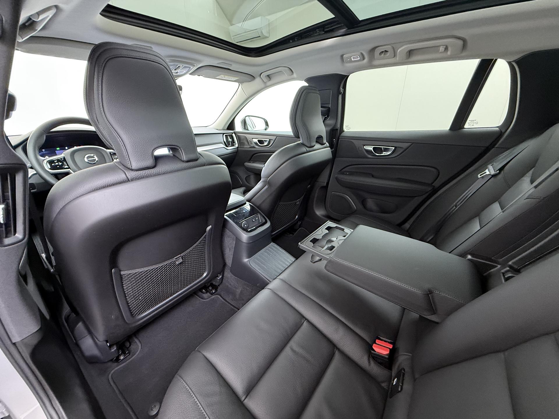 Volvo V60 2.0 T6 Plug-in hybrid AWD Ultra Dark 18