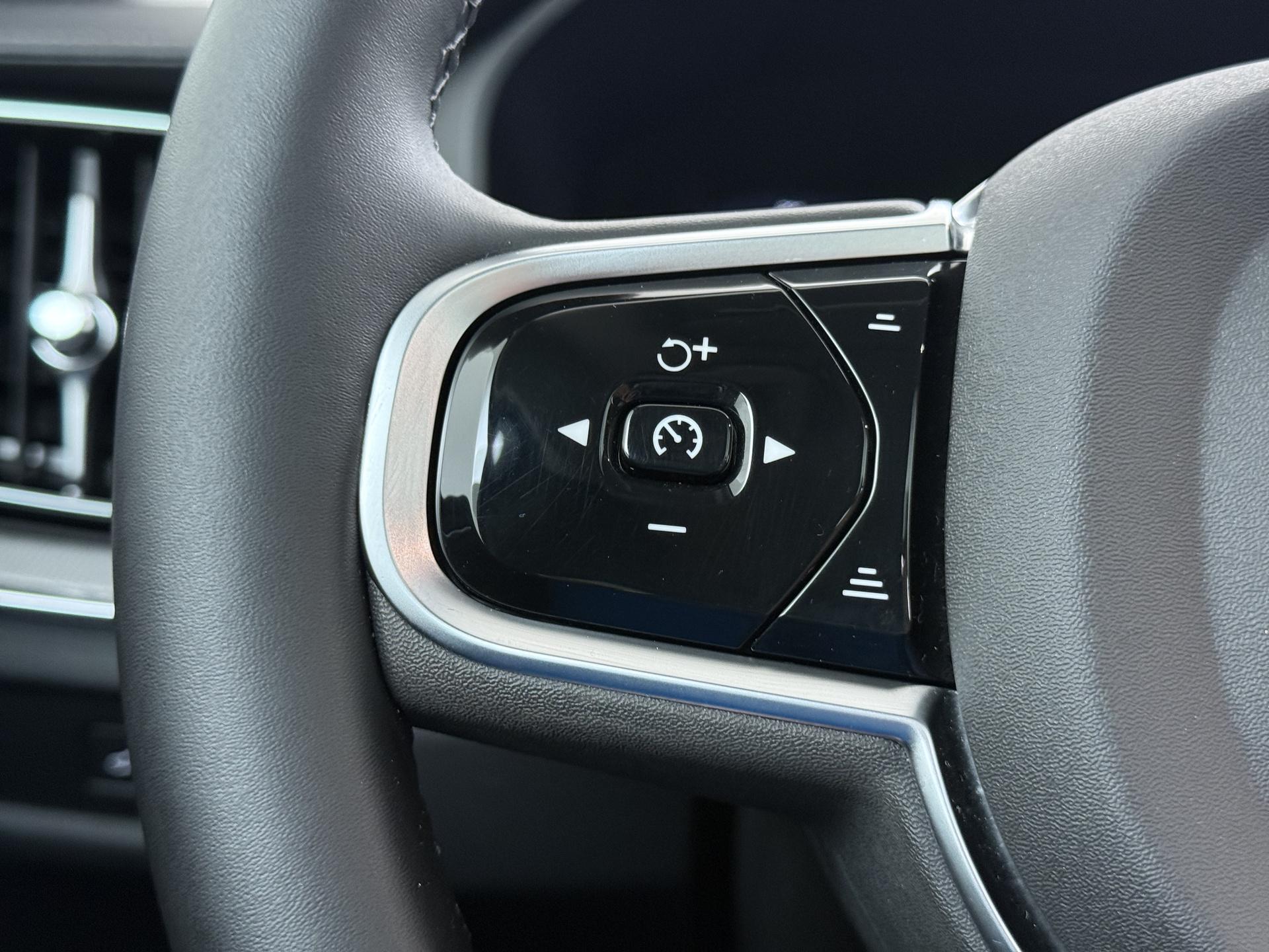 Volvo V60 2.0 T6 Plug-in hybrid AWD Ultra Dark 26