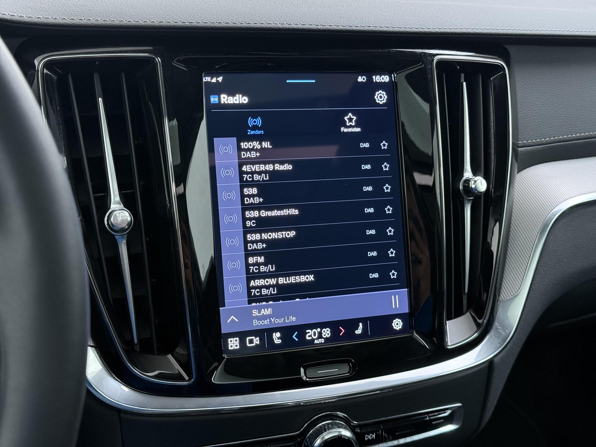 Volvo V60 2.0 T6 Plug-in hybrid AWD Ultra Dark 31