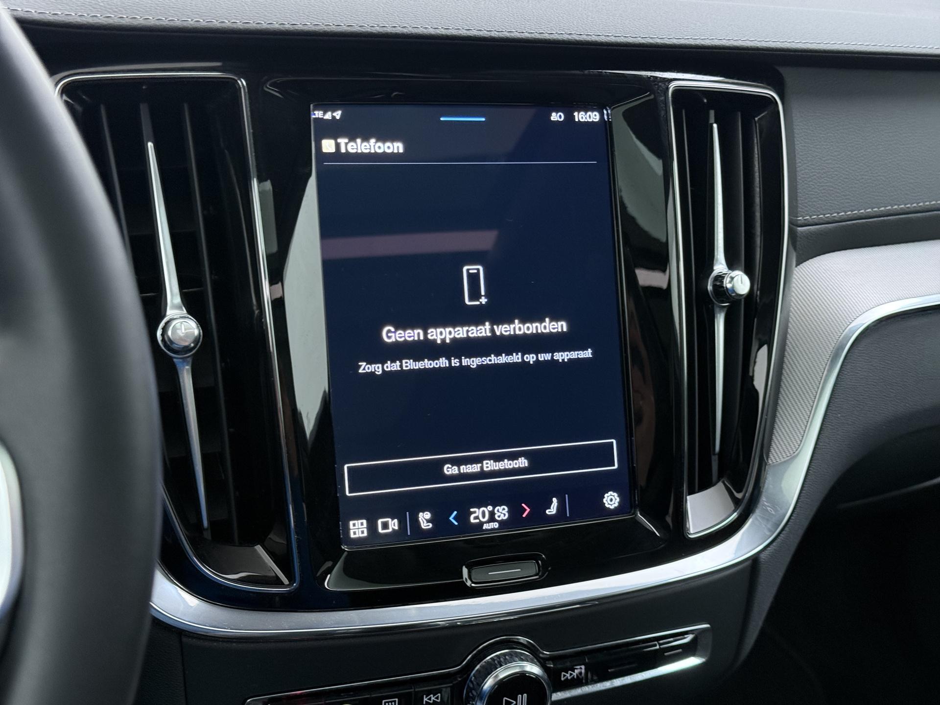 Volvo V60 2.0 T6 Plug-in hybrid AWD Ultra Dark 32