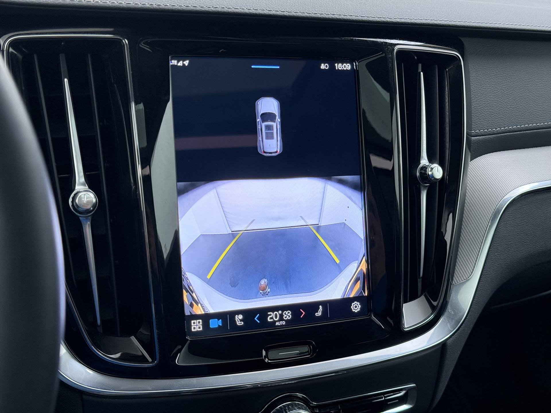 Volvo V60 2.0 T6 Plug-in hybrid AWD Ultra Dark 33