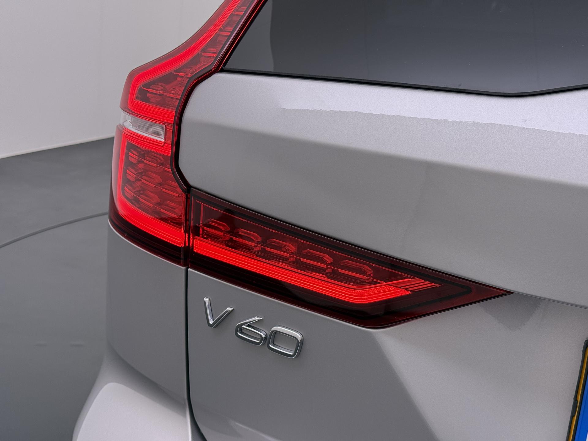 Volvo V60 2.0 T6 Plug-in hybrid AWD Ultra Dark 5