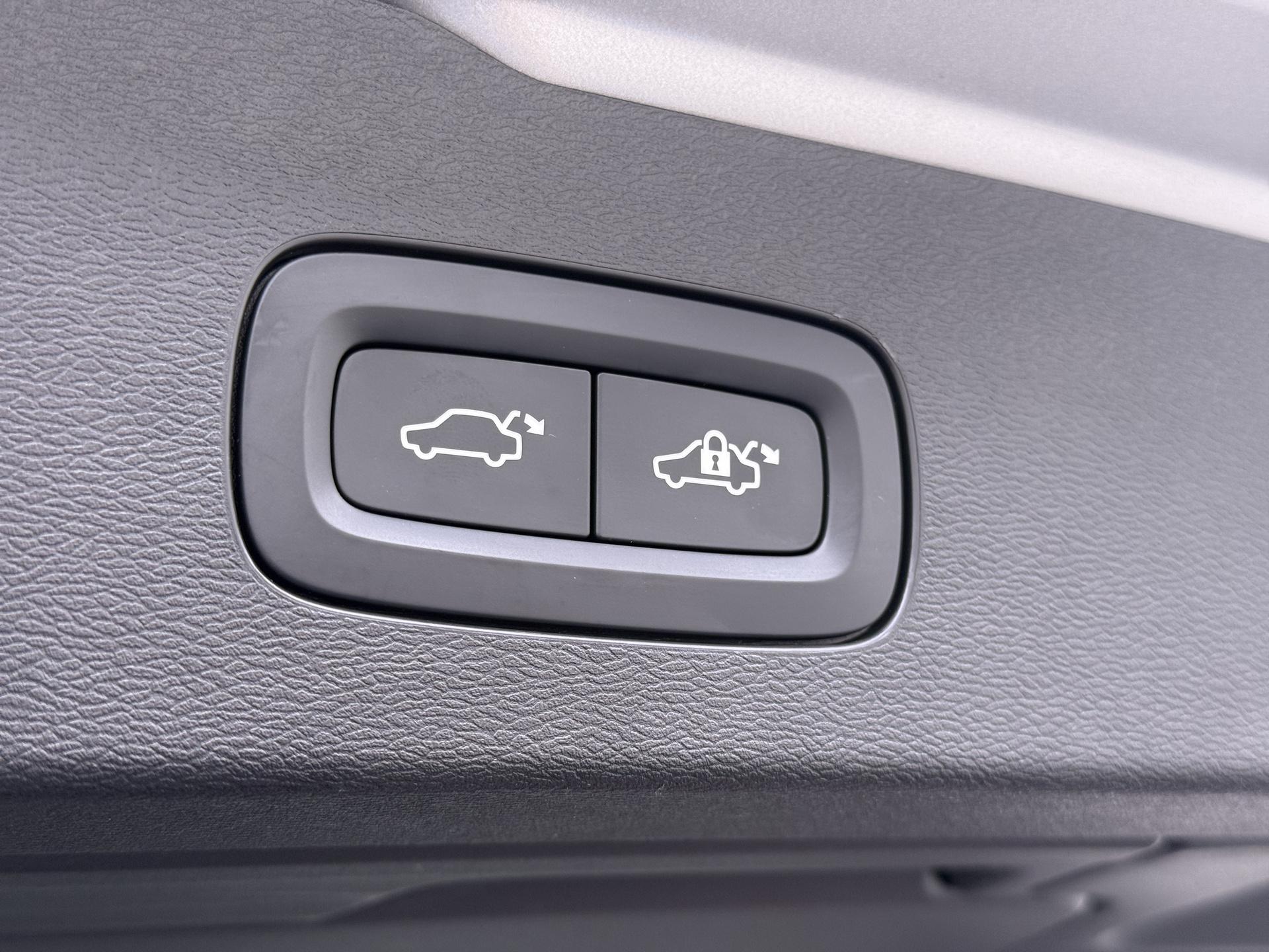 Volvo V60 2.0 T6 Plug-in hybrid AWD Ultra Dark 9