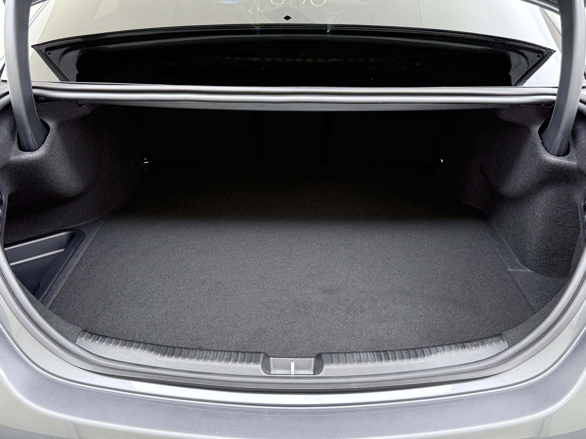 Mercedes-Benz C-klasse 300 e Business Solution AMG 16