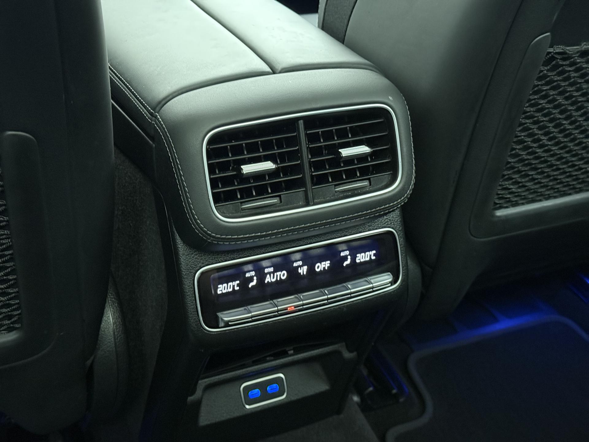 Mercedes-Benz GLS 450 4MATIC AMG Line 33