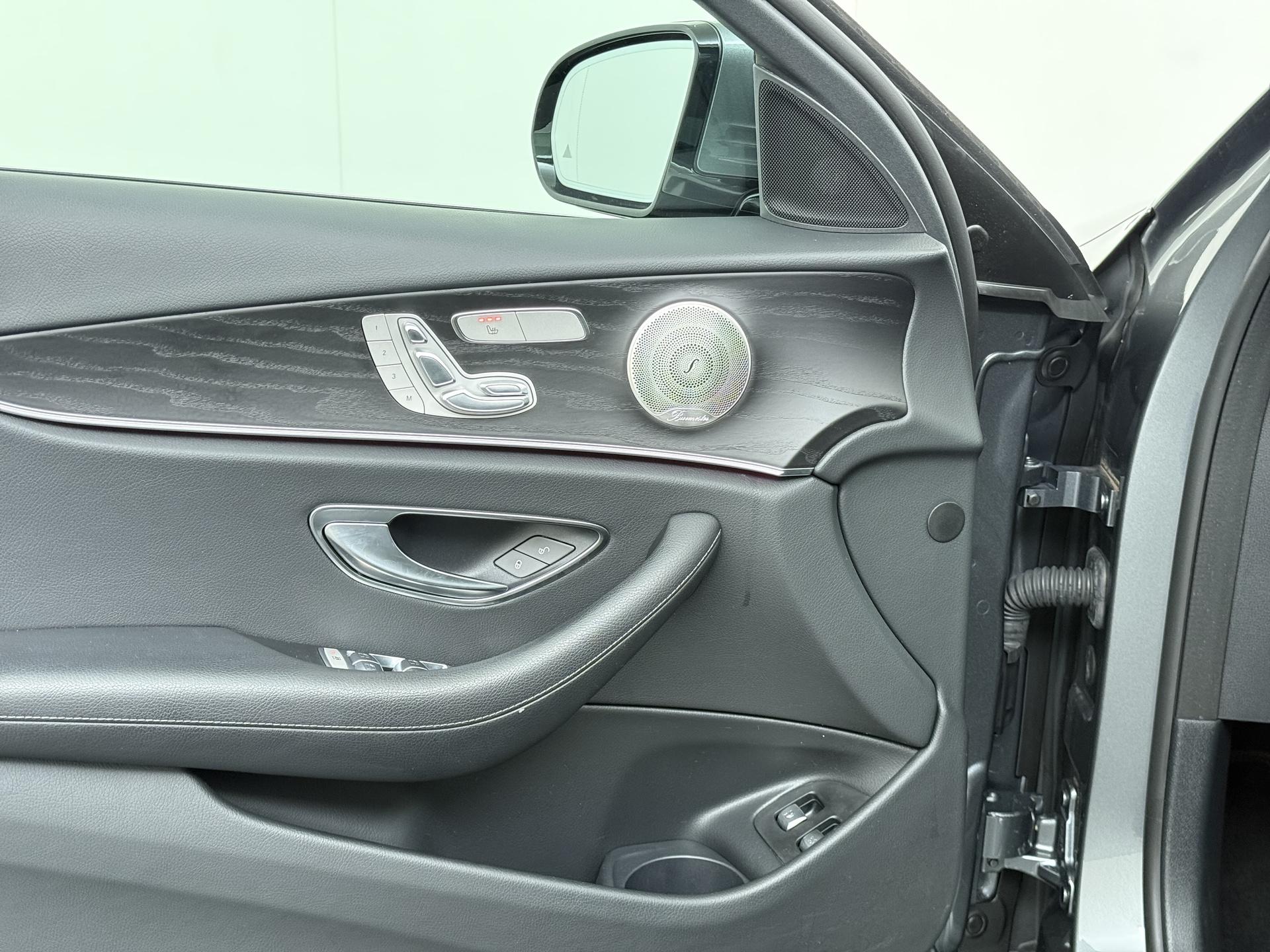 Mercedes-Benz E-Klasse Estate 300 e Luxury Business Solution 22