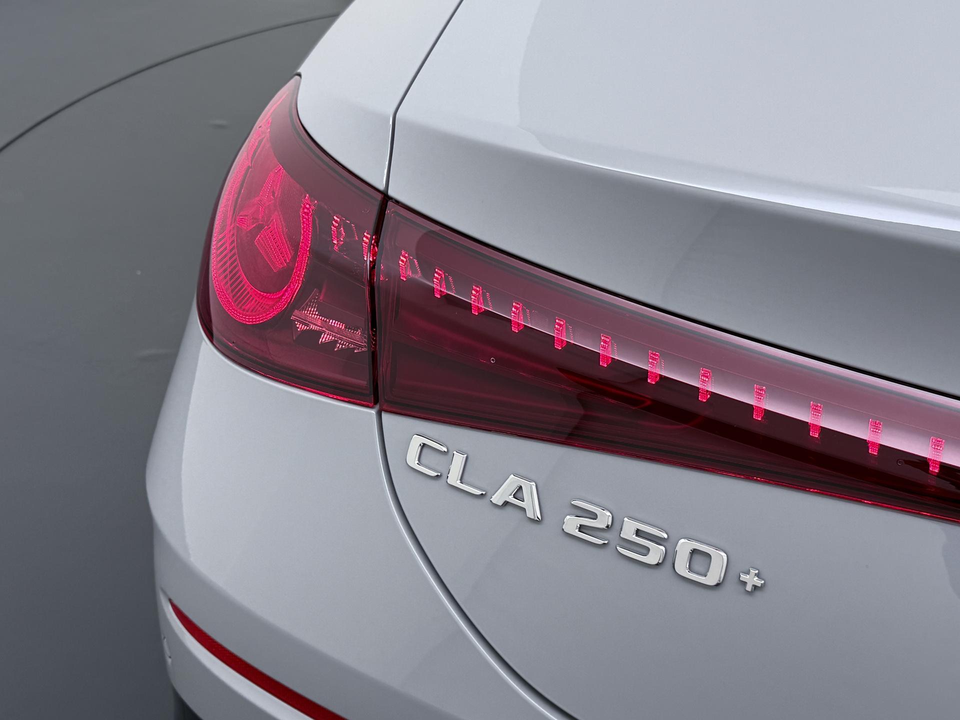 Mercedes-Benz CLA-Klasse 250+ Launch Edition 85 kWh Accu 11