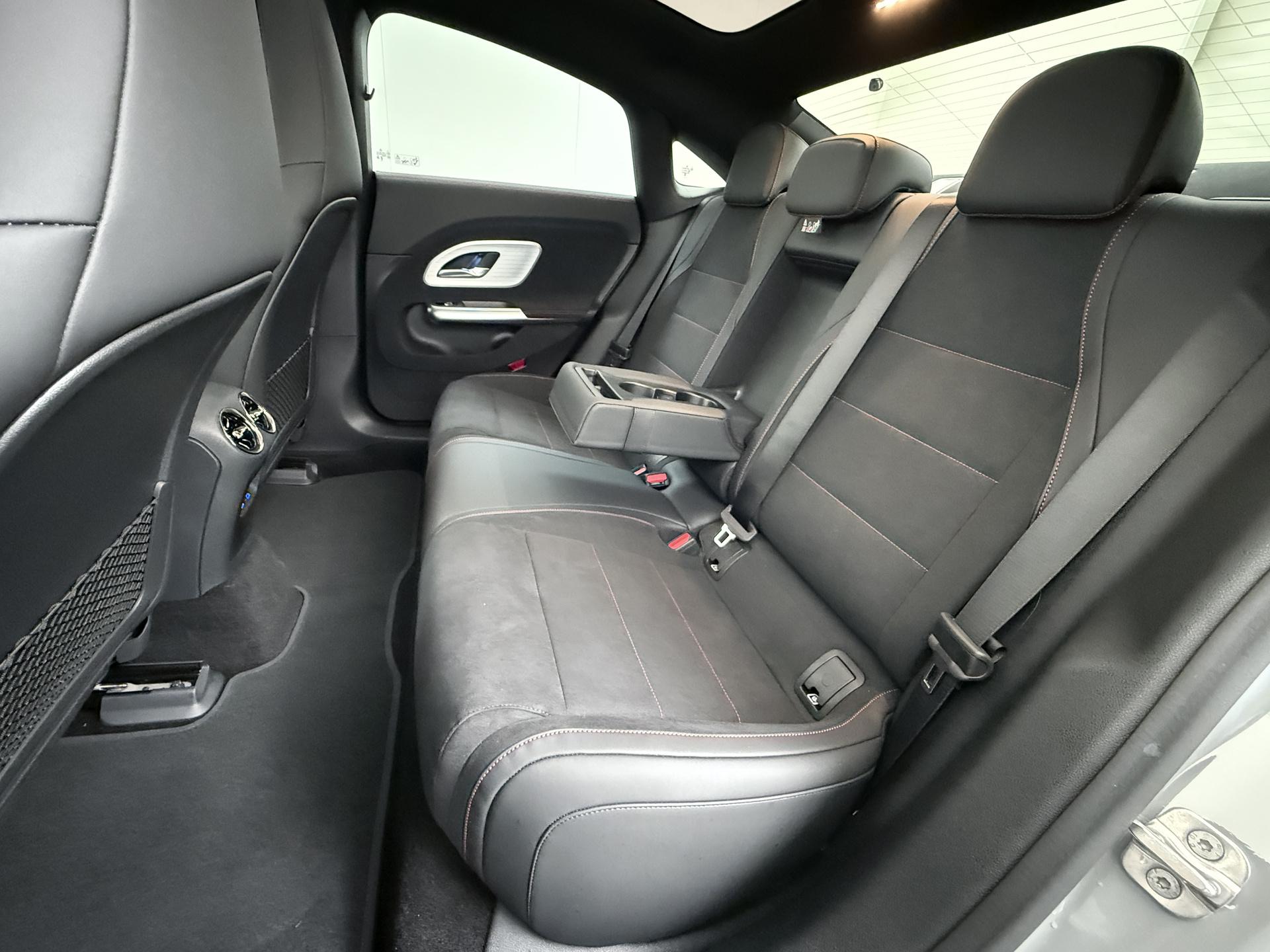 Mercedes-Benz CLA-Klasse 250+ Launch Edition 85 kWh Accu 23