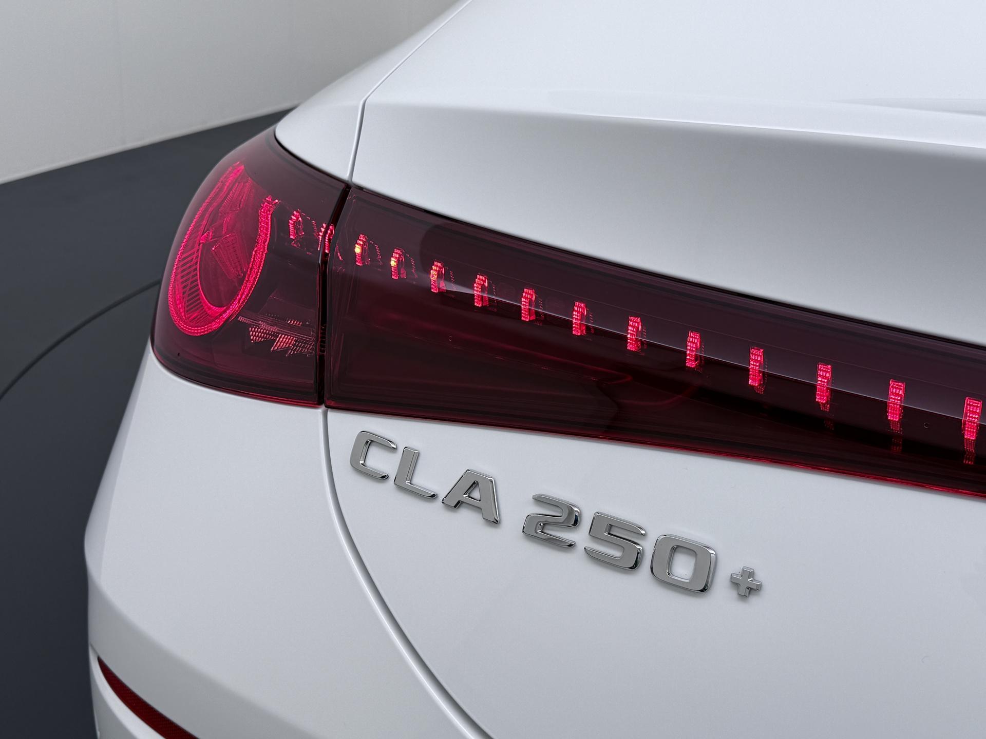 Mercedes-Benz CLA-Klasse 250+ Launch Edition 85 kWh Accu 11