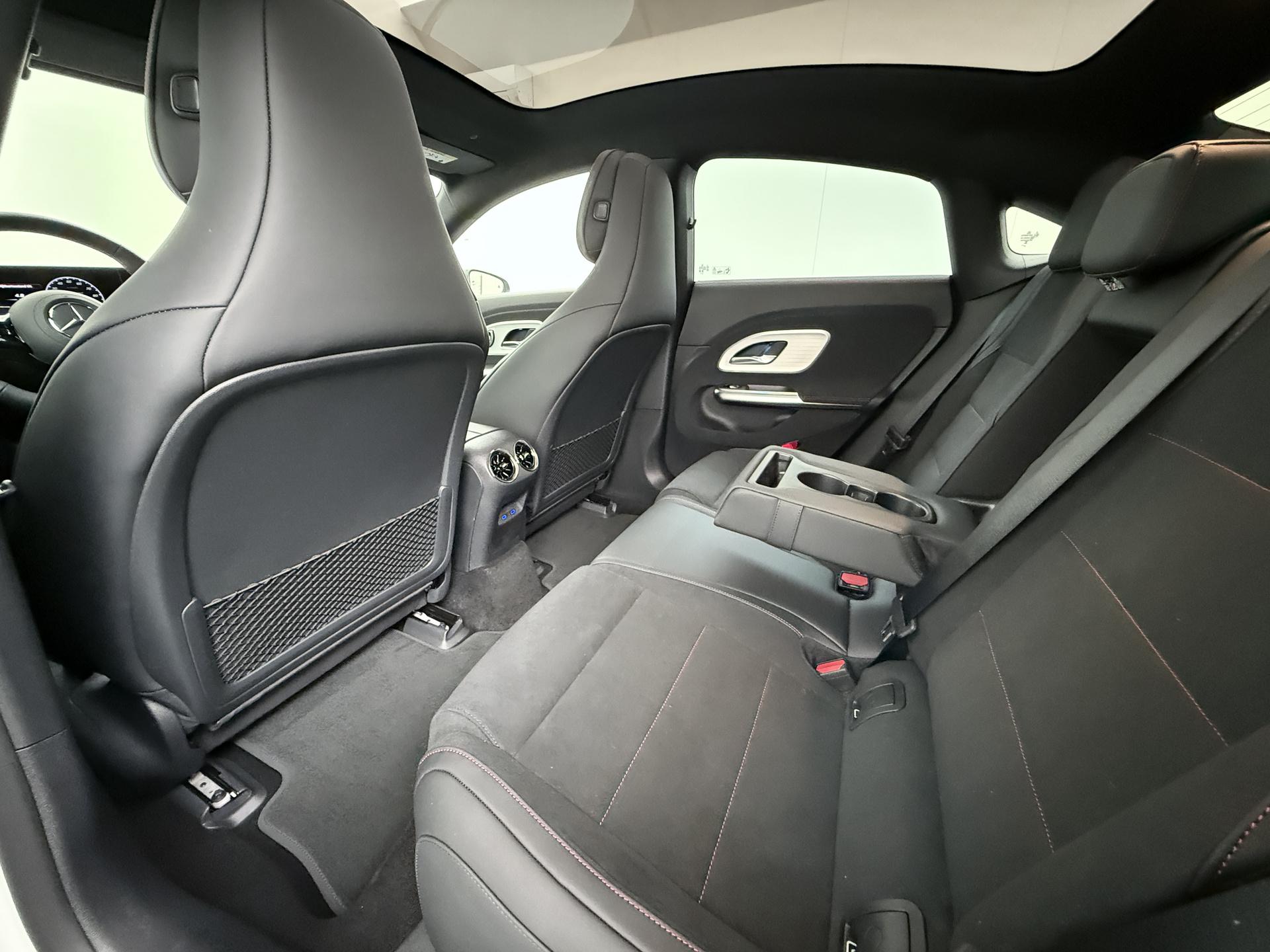 Mercedes-Benz CLA-Klasse 250+ Launch Edition 85 kWh Accu 21