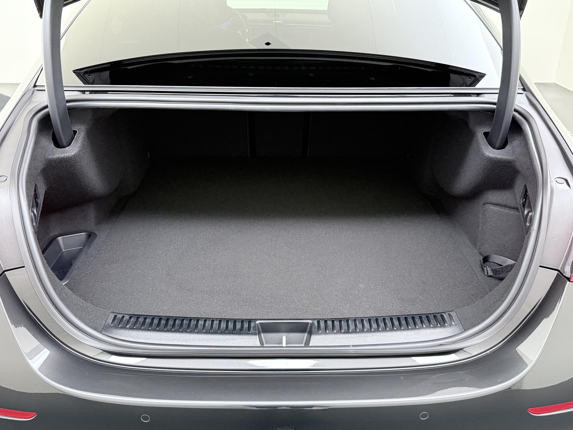 Mercedes-Benz E-Klasse 300 e Sport Edition 13