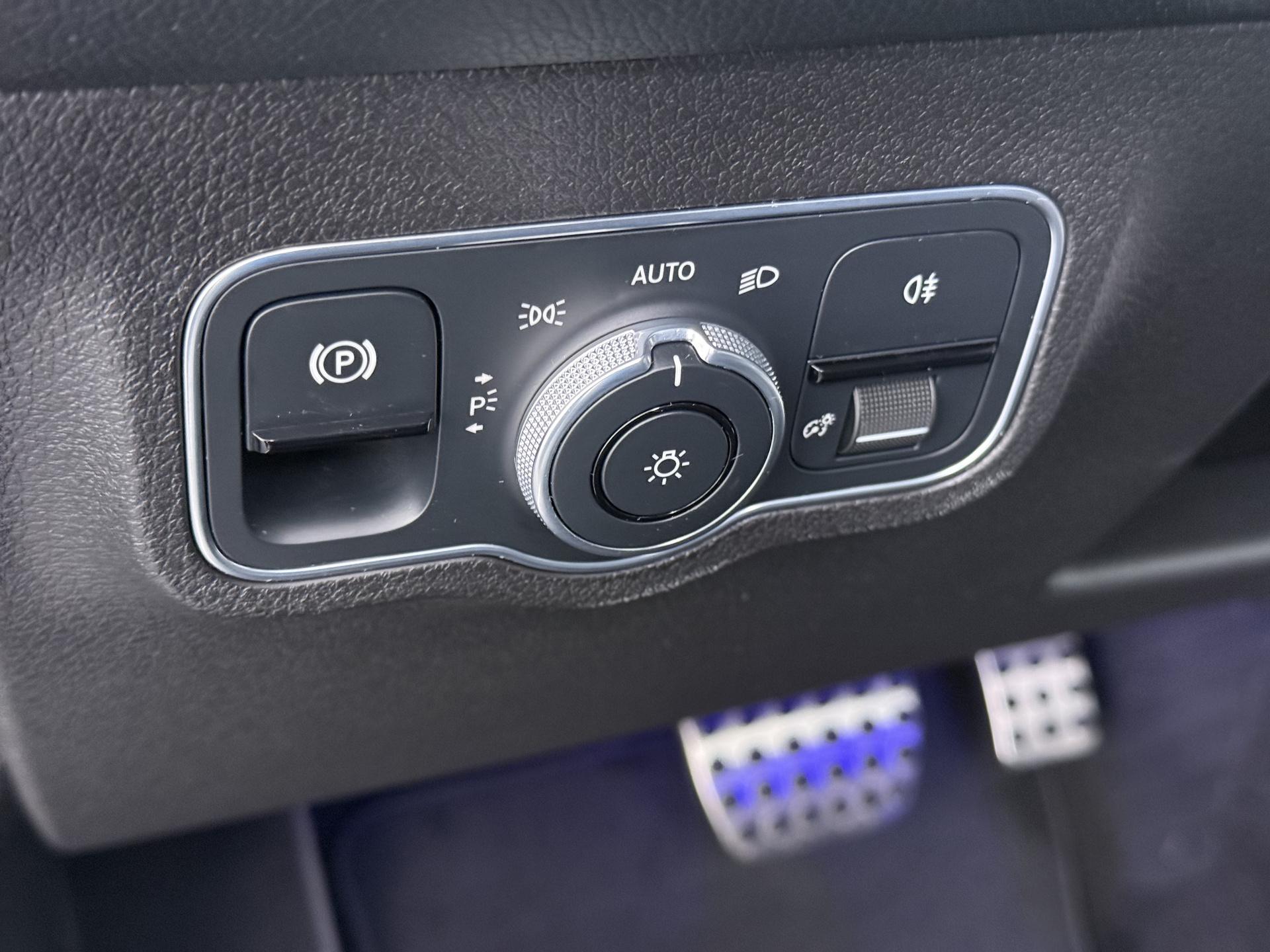 Mercedes-Benz GLB 200 AMG Business Solution 25