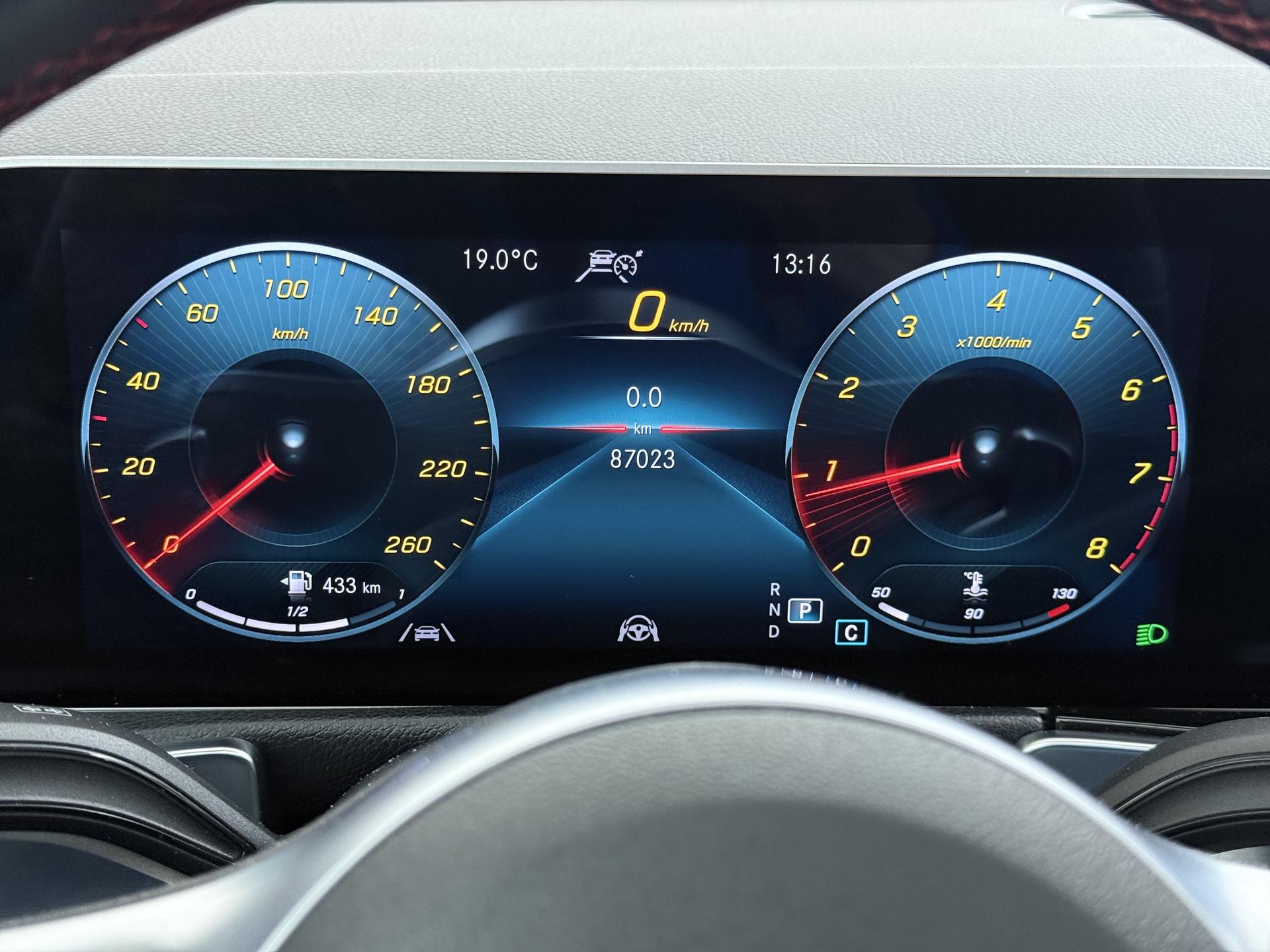 Mercedes-Benz GLB 200 AMG Business Solution 37