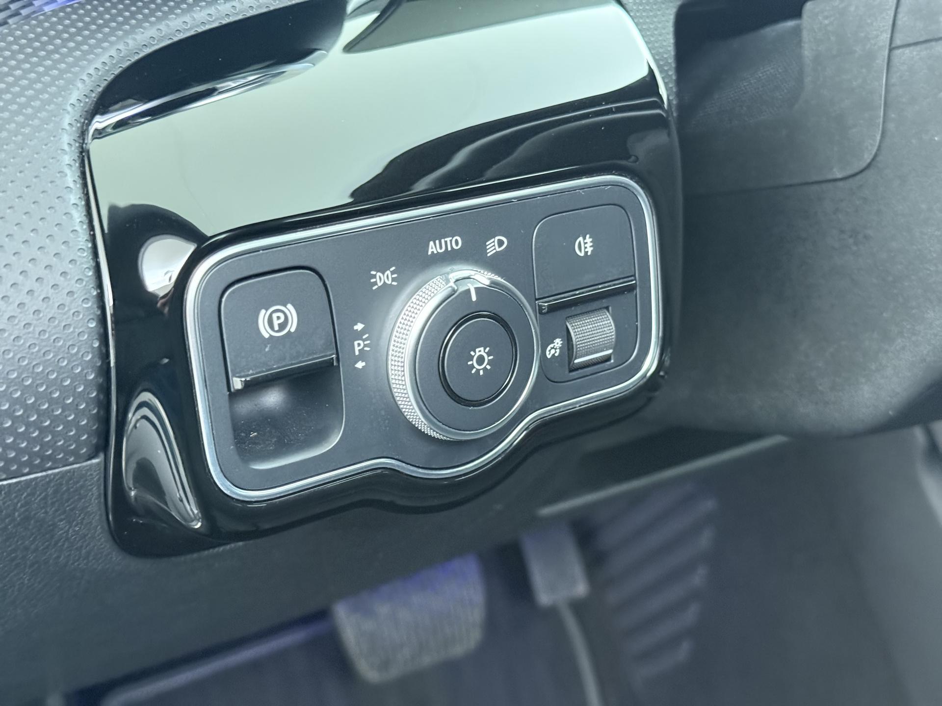 Mercedes-Benz A-Klasse 180 Business Solution Luxury 14