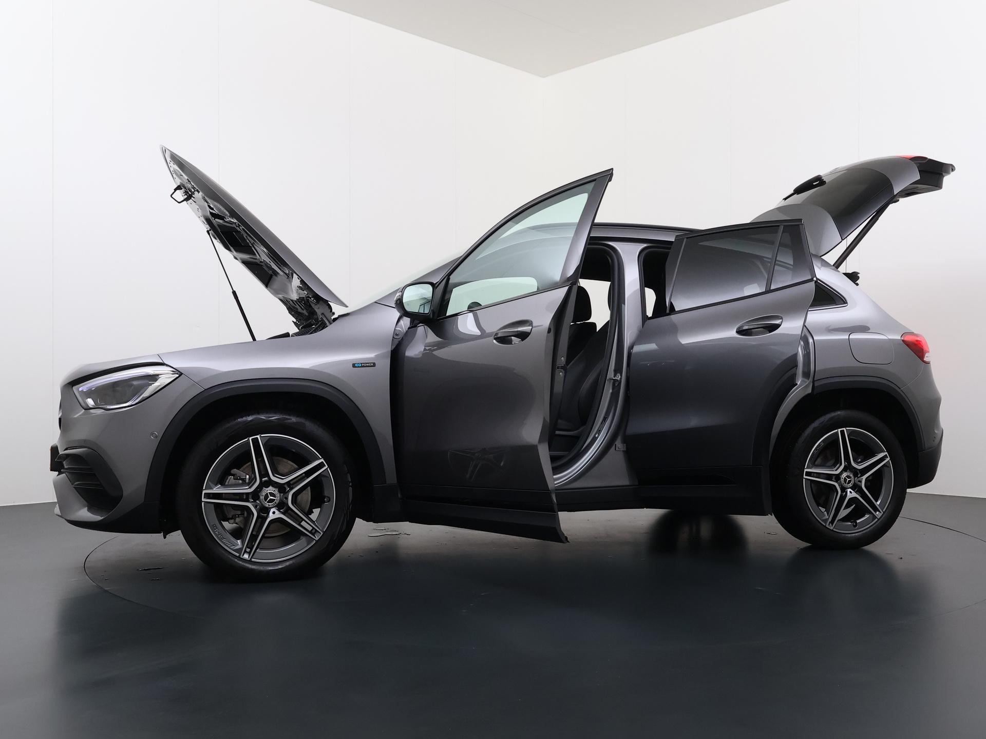 Mercedes-Benz GLA 250 e AMG Line 10