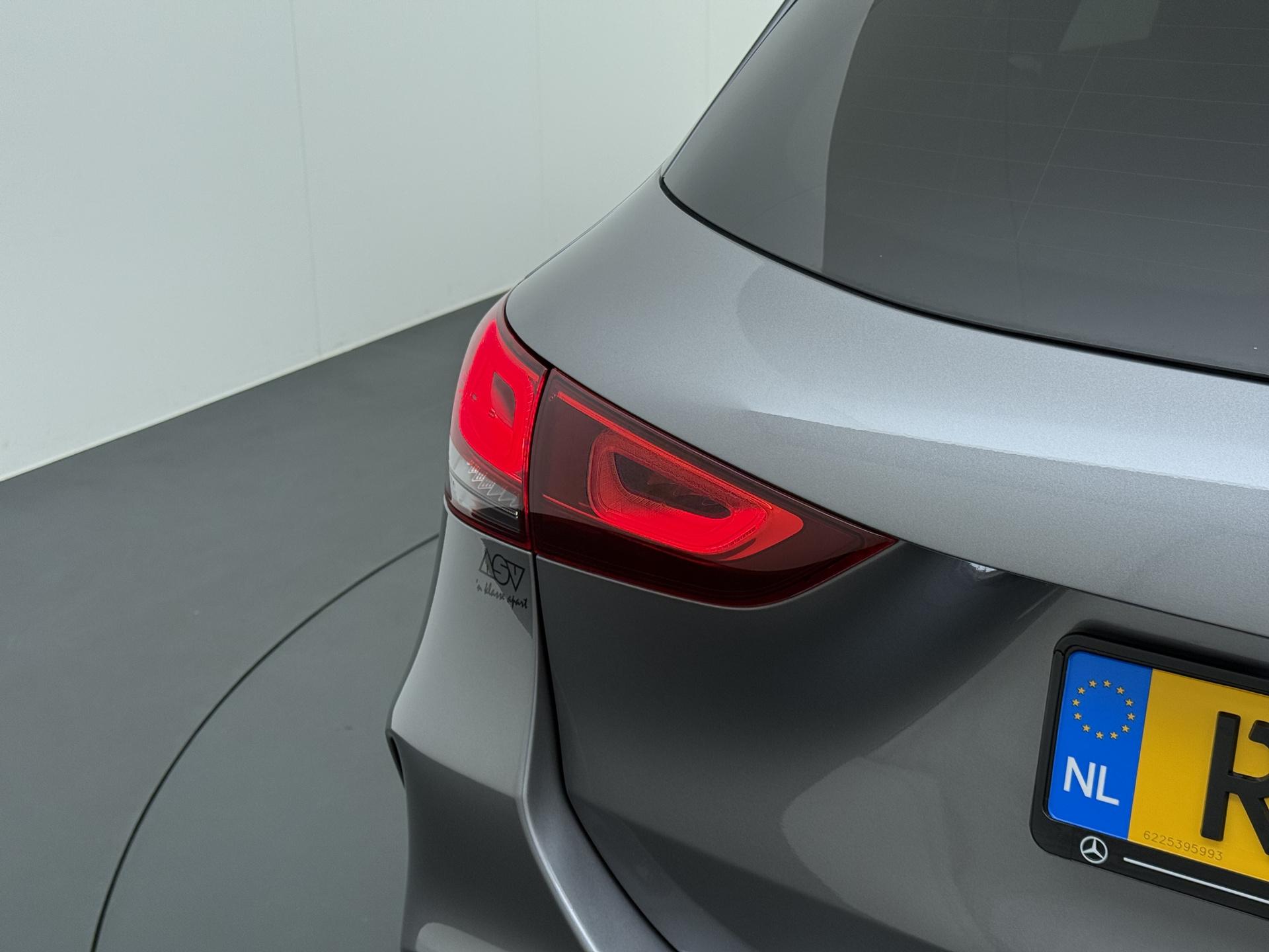 Mercedes-Benz GLA 250 e AMG Line 11