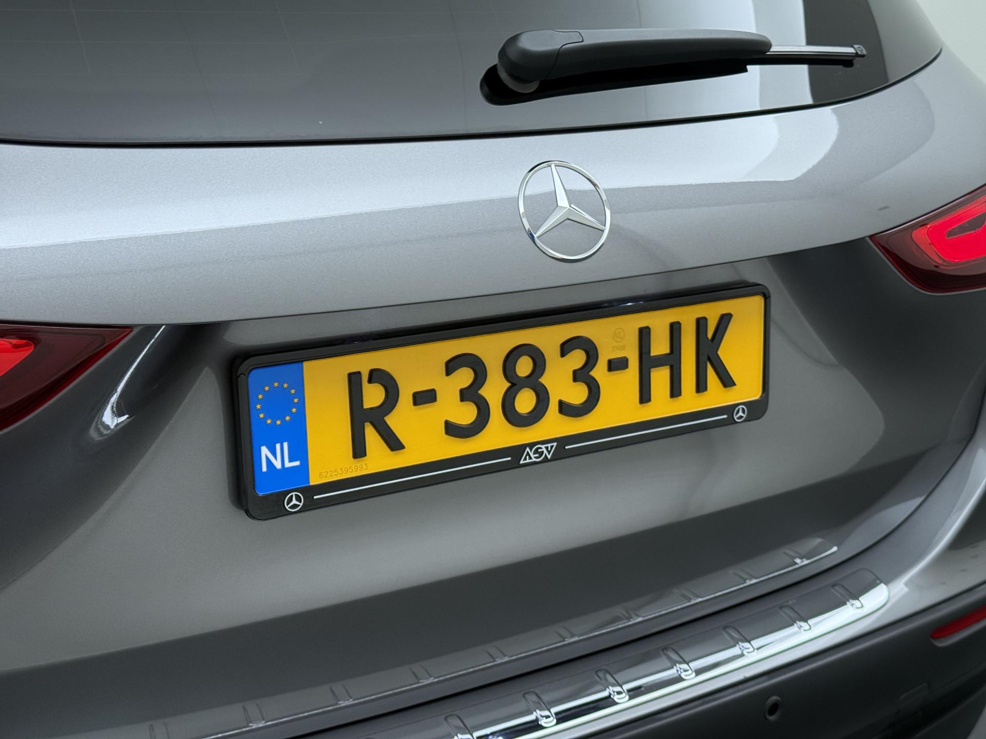 Mercedes-Benz GLA 250 e AMG Line 12