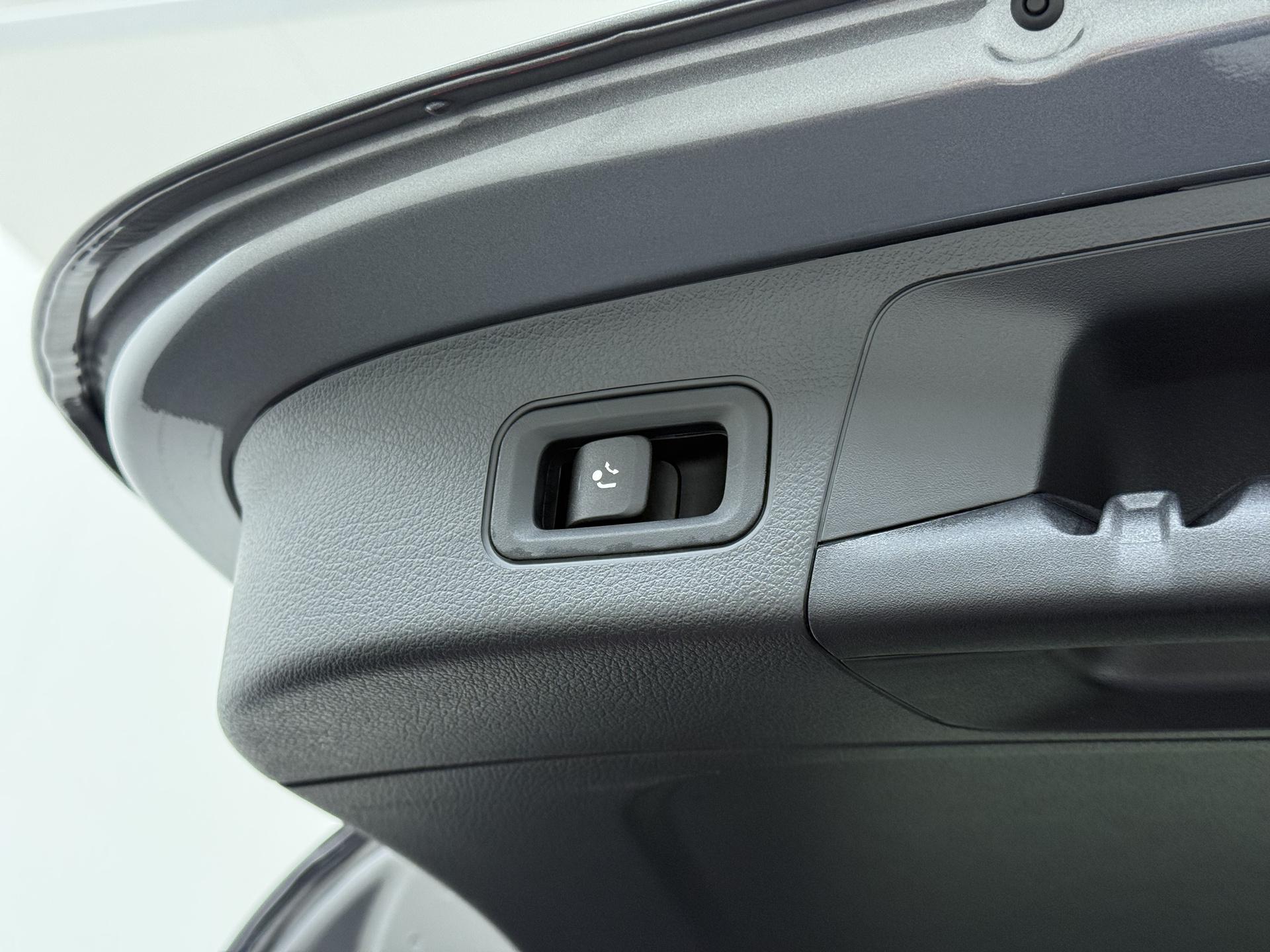 Mercedes-Benz GLA 250 e AMG Line 16