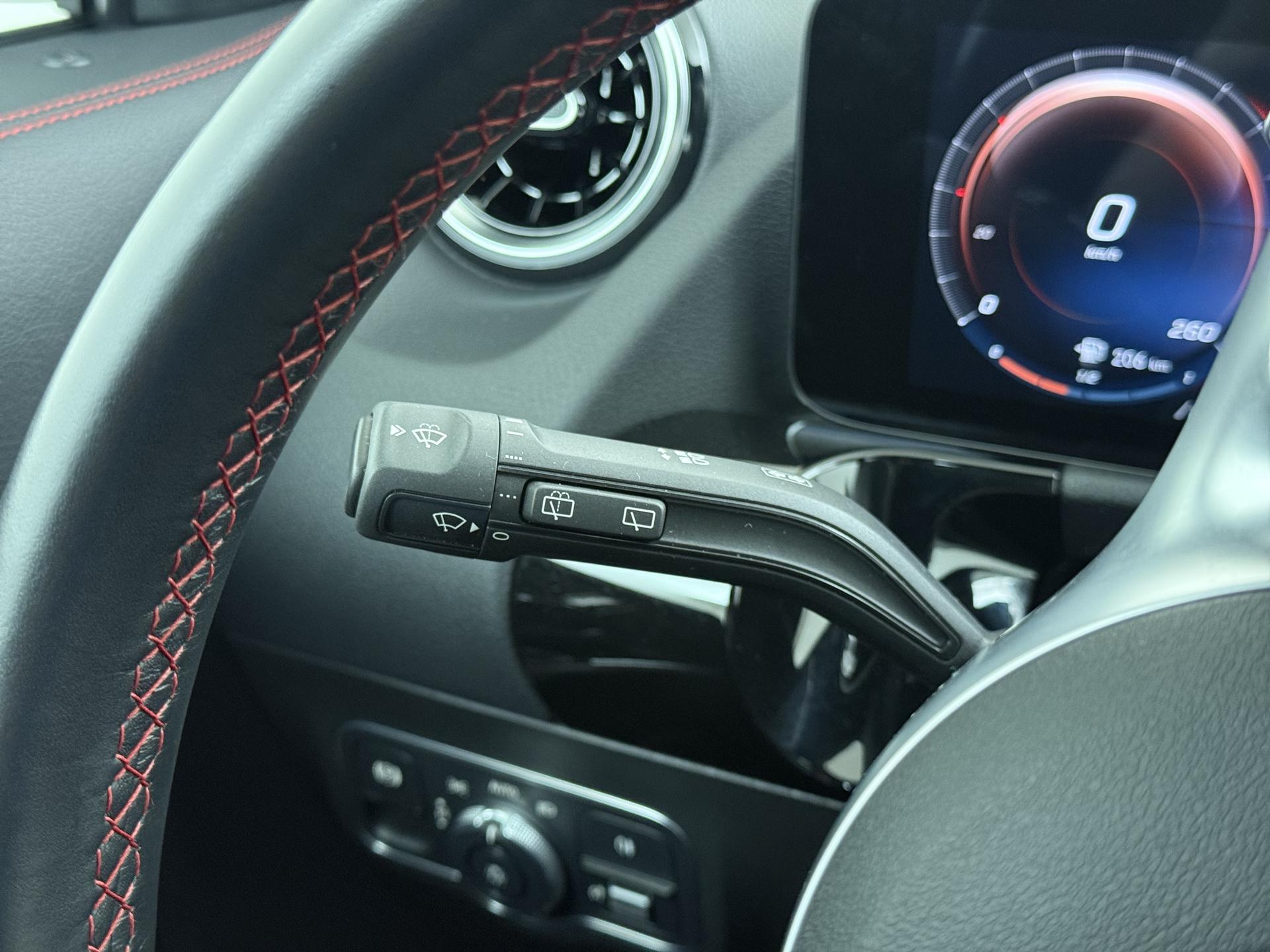 Mercedes-Benz GLA 250 e AMG Line 30