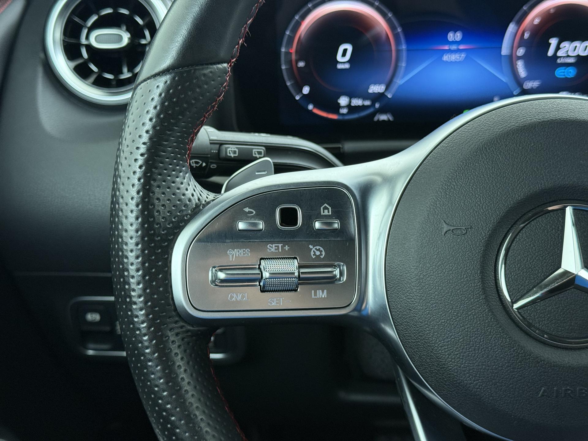 Mercedes-Benz GLA 250 e AMG Line 32