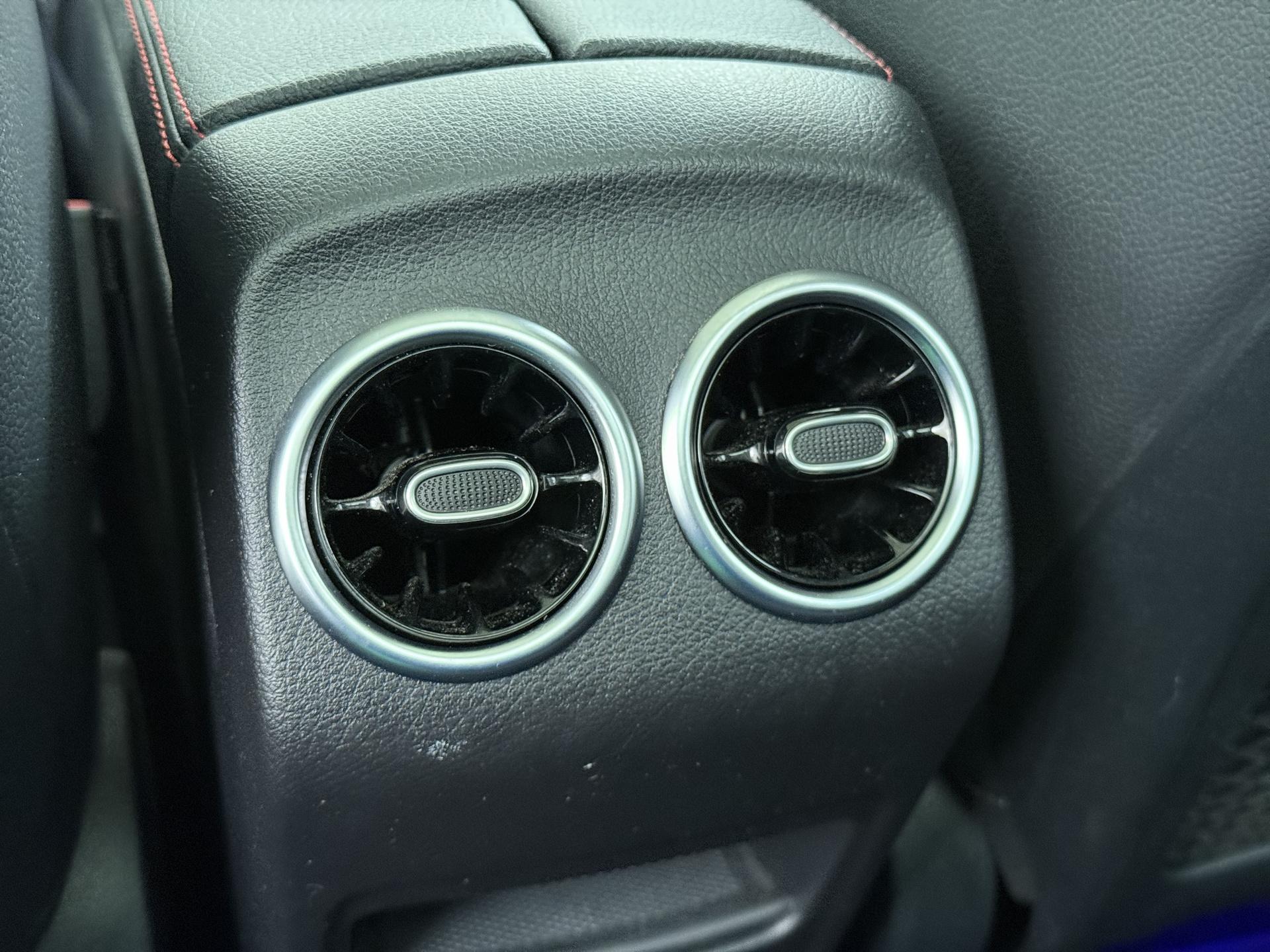 Mercedes-Benz GLA 250 e AMG Business Solution Limited 27