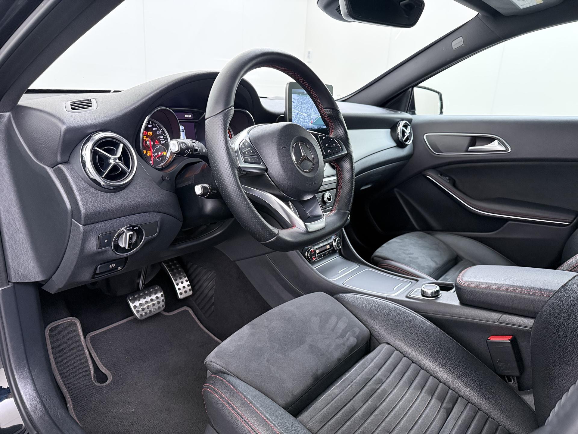 Mercedes-Benz GLA-klasse 180 Business Solution AMG 13