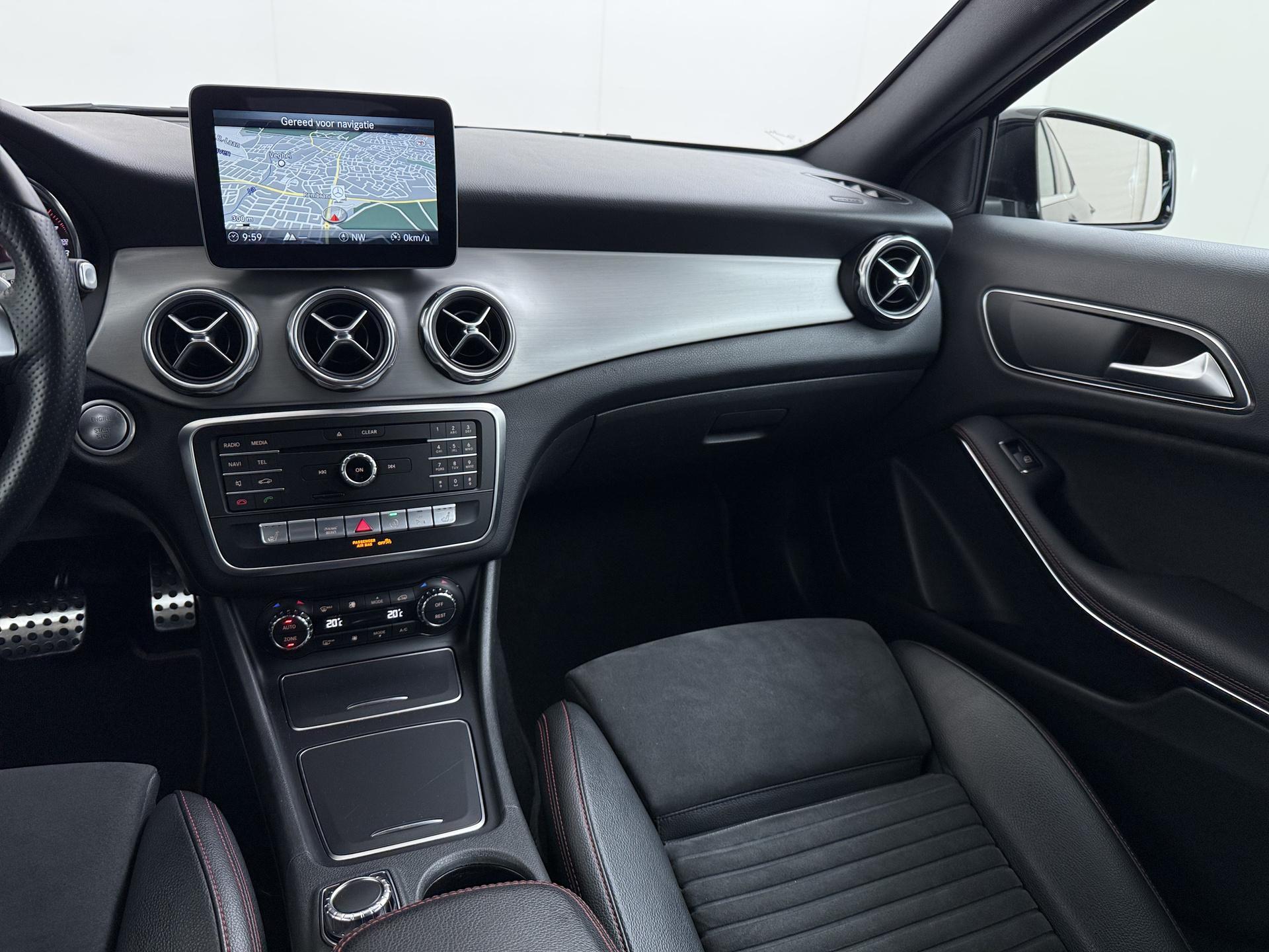 Mercedes-Benz GLA-klasse 180 Business Solution AMG 21