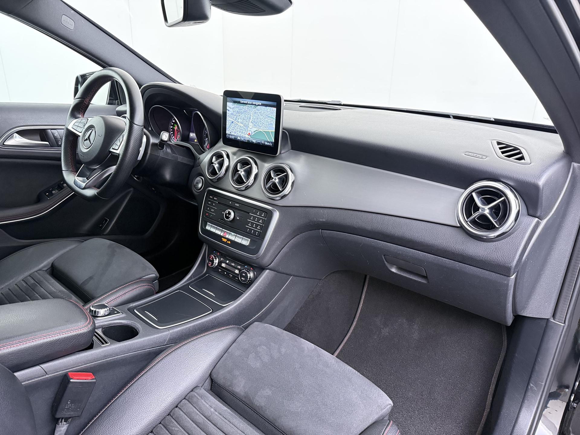Mercedes-Benz GLA-klasse 180 Business Solution AMG 35