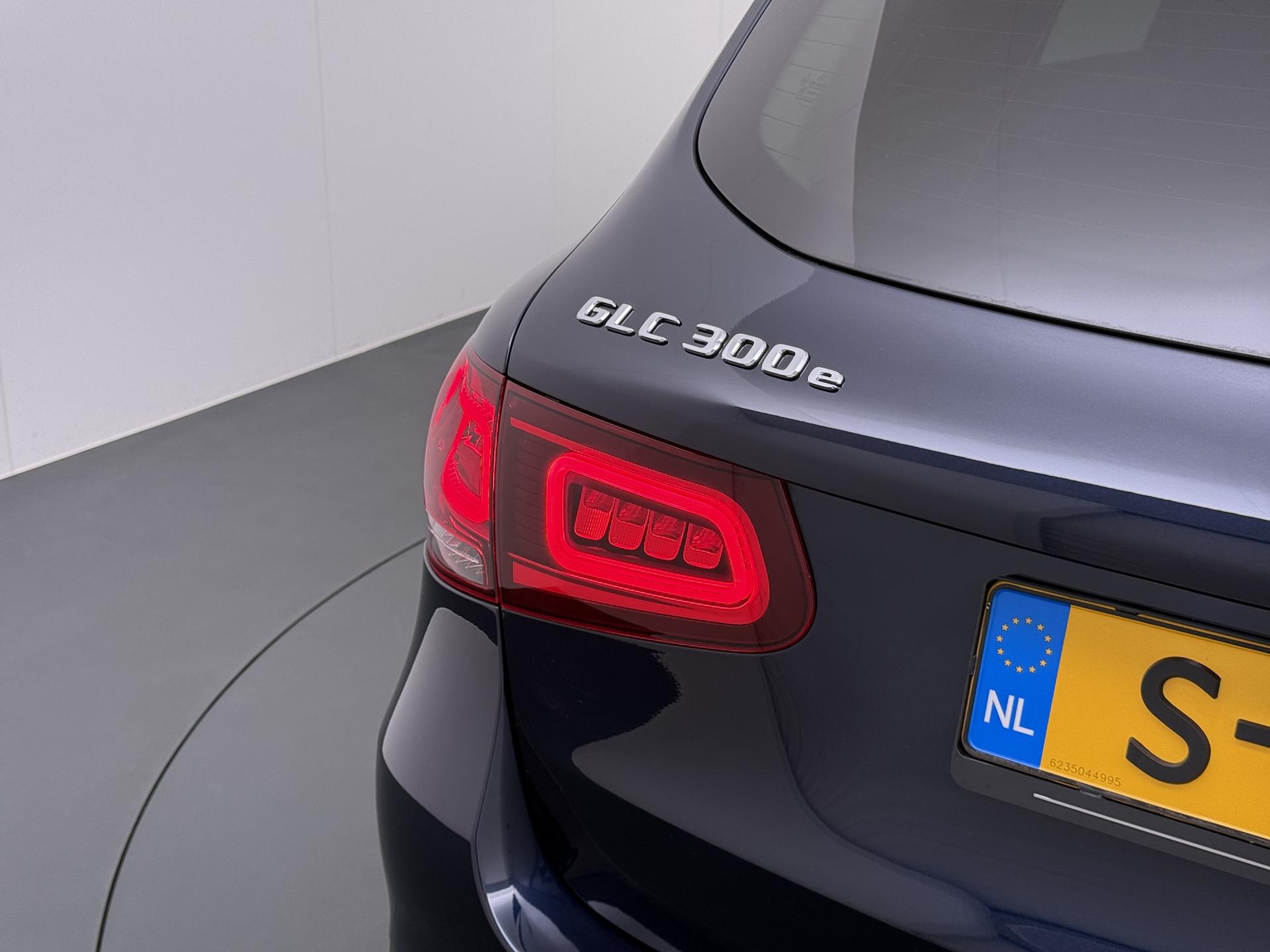 Mercedes-Benz GLC 300e 4MATIC AMG-Line 15