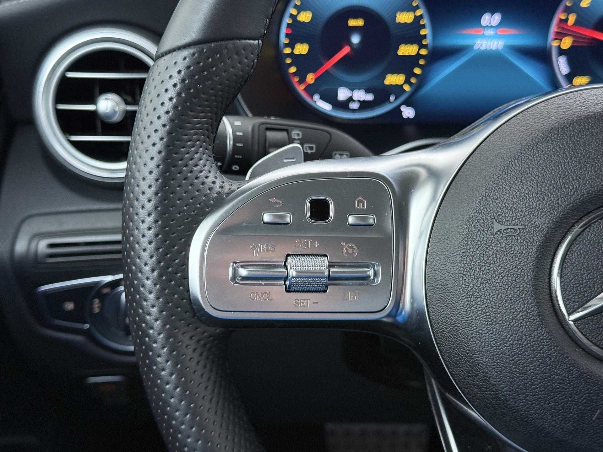 Mercedes-Benz GLC 300e 4MATIC AMG-Line 32