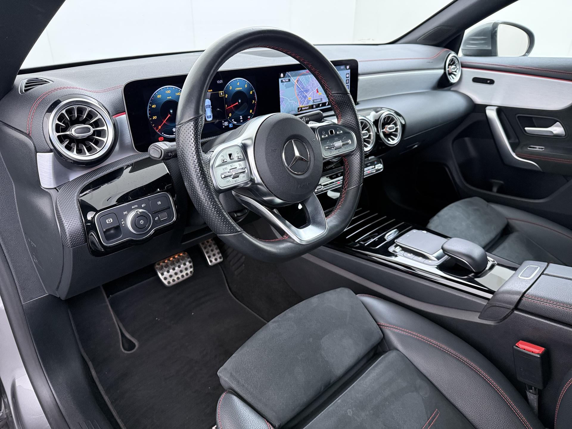 Mercedes-Benz CLA 180 AMG Business Solution 1