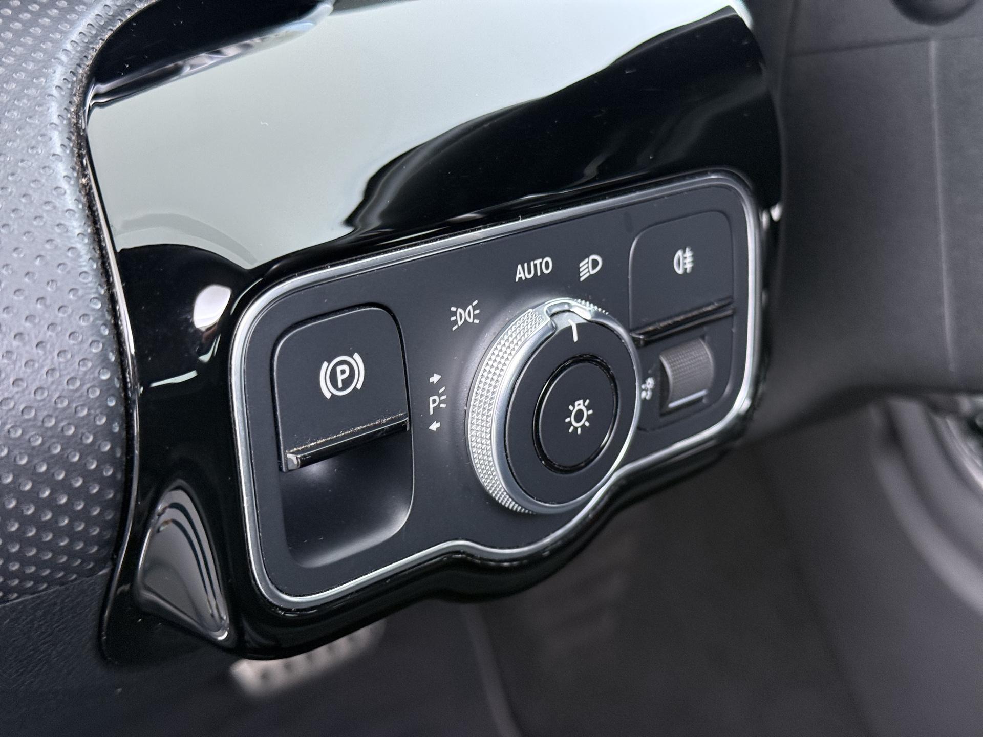 Mercedes-Benz CLA 180 AMG Business Solution 22