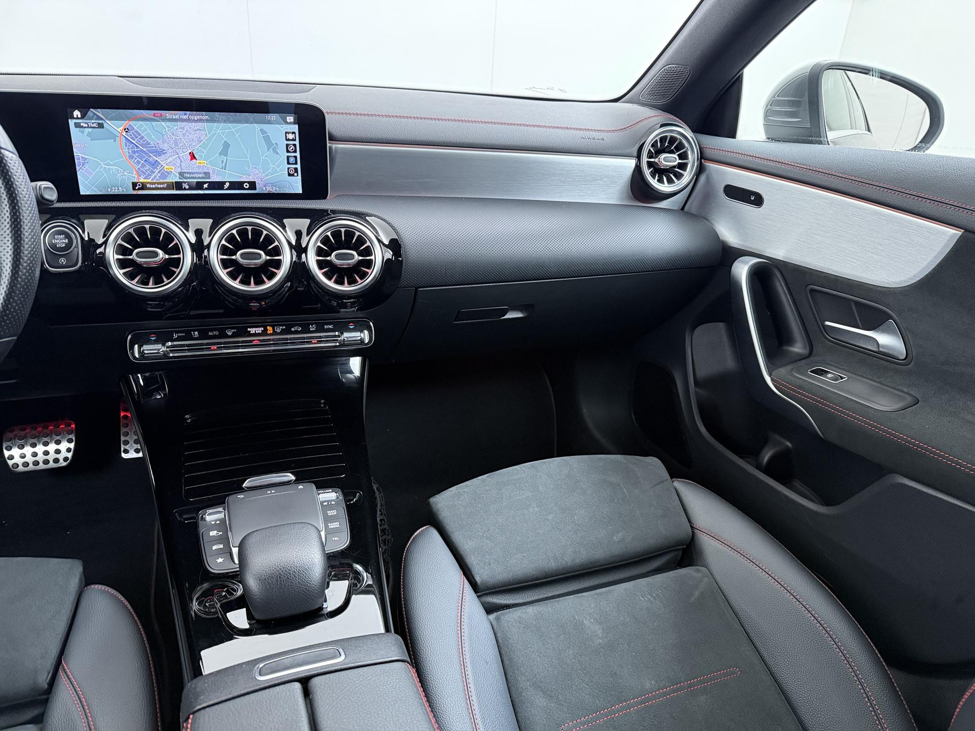 Mercedes-Benz CLA 180 AMG Business Solution 28