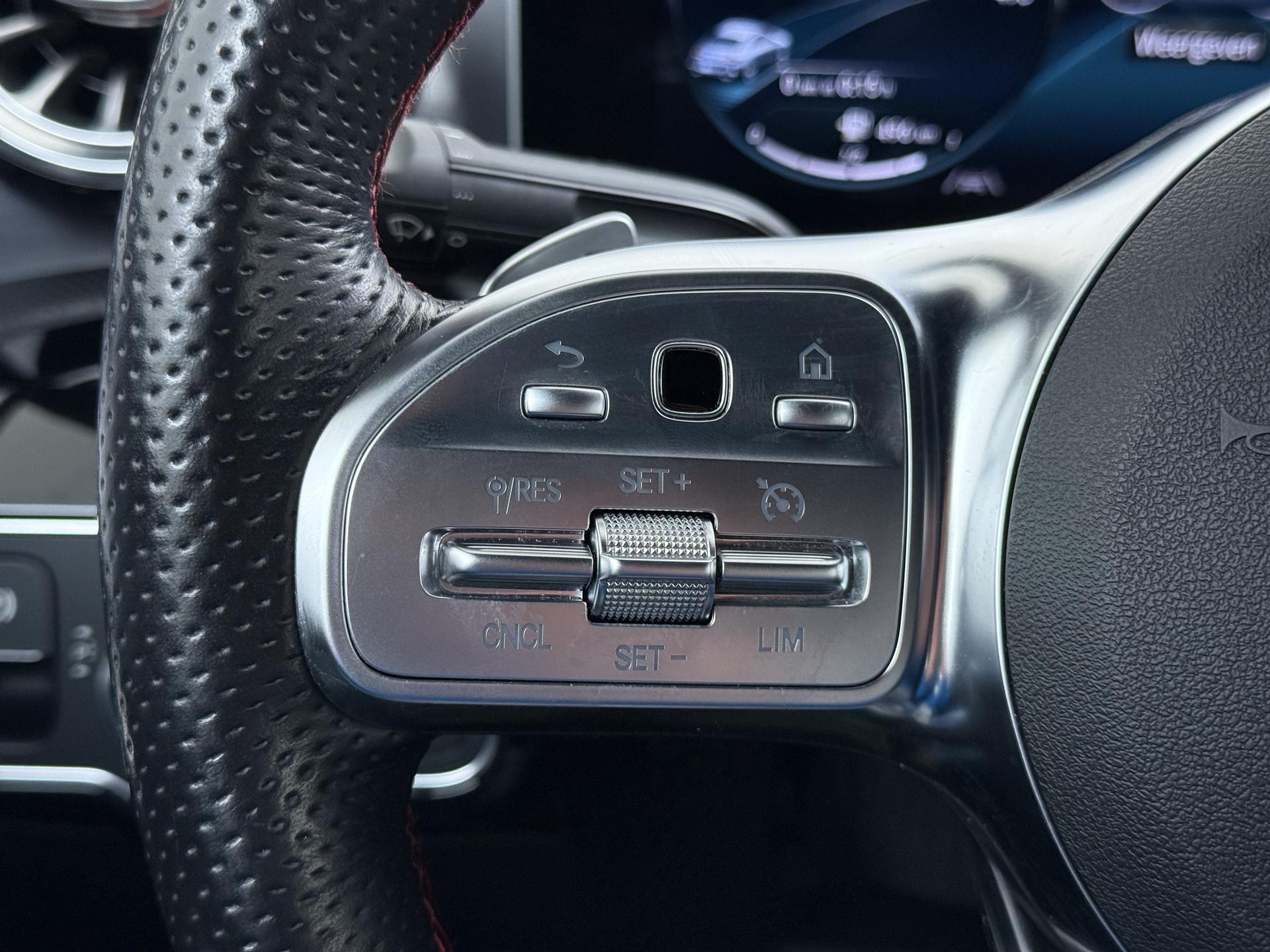 Mercedes-Benz CLA 180 AMG Business Solution 31