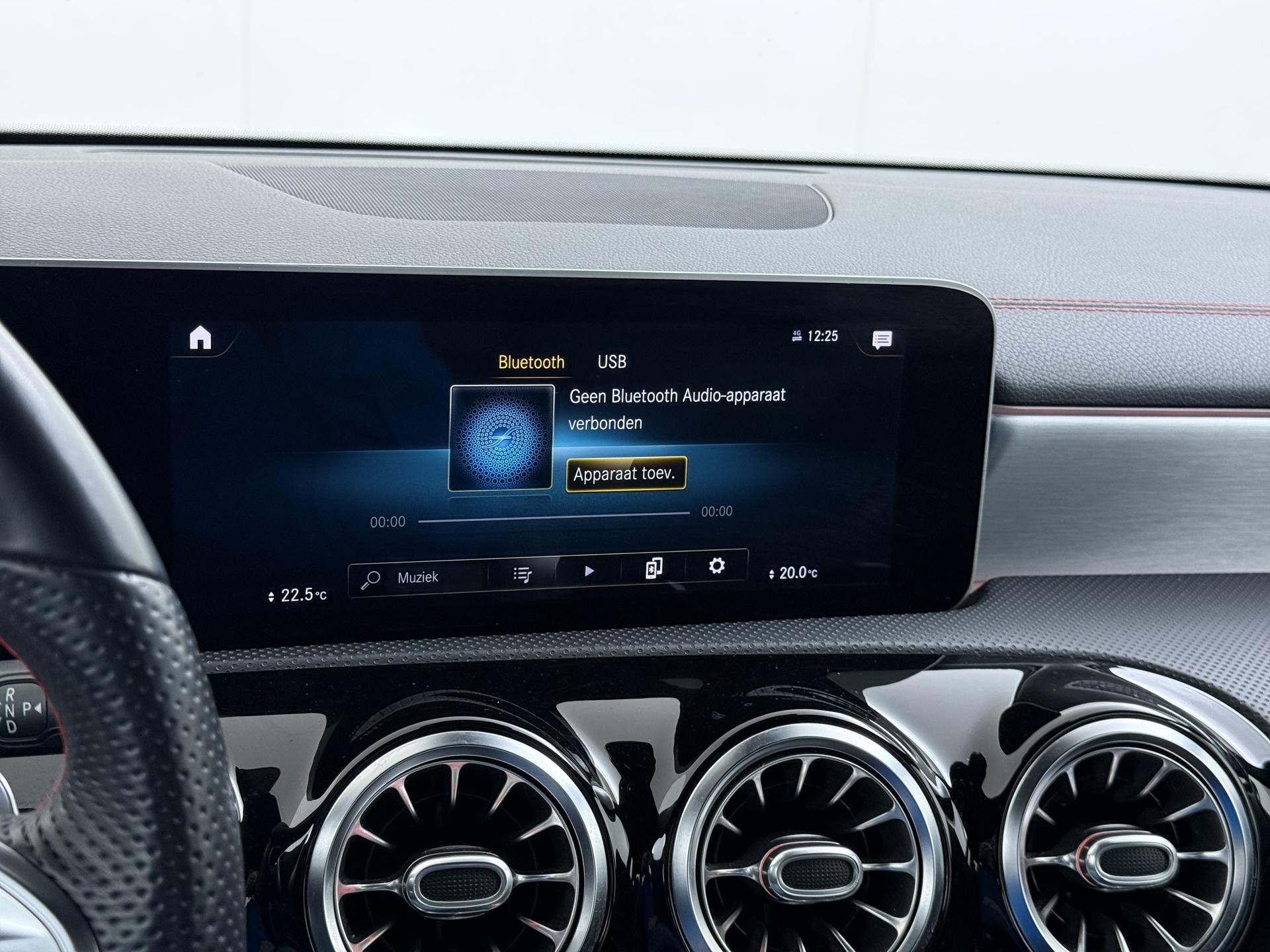 Mercedes-Benz CLA 180 AMG Business Solution 41