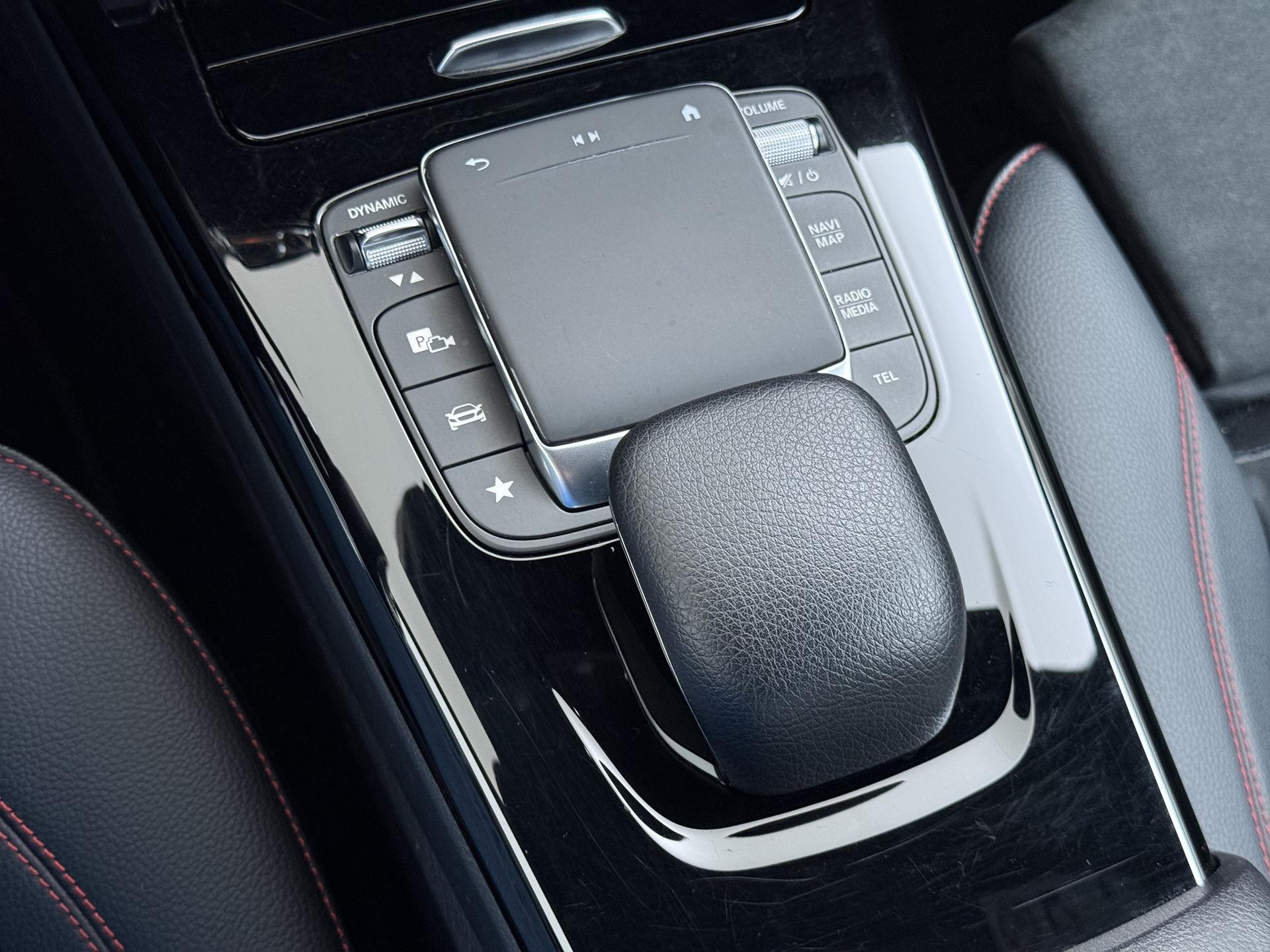 Mercedes-Benz CLA 180 AMG Business Solution 44