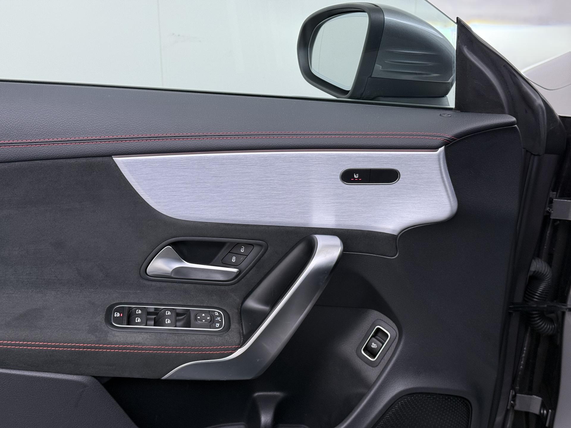 Mercedes-Benz CLA 180 AMG Business Solution 5