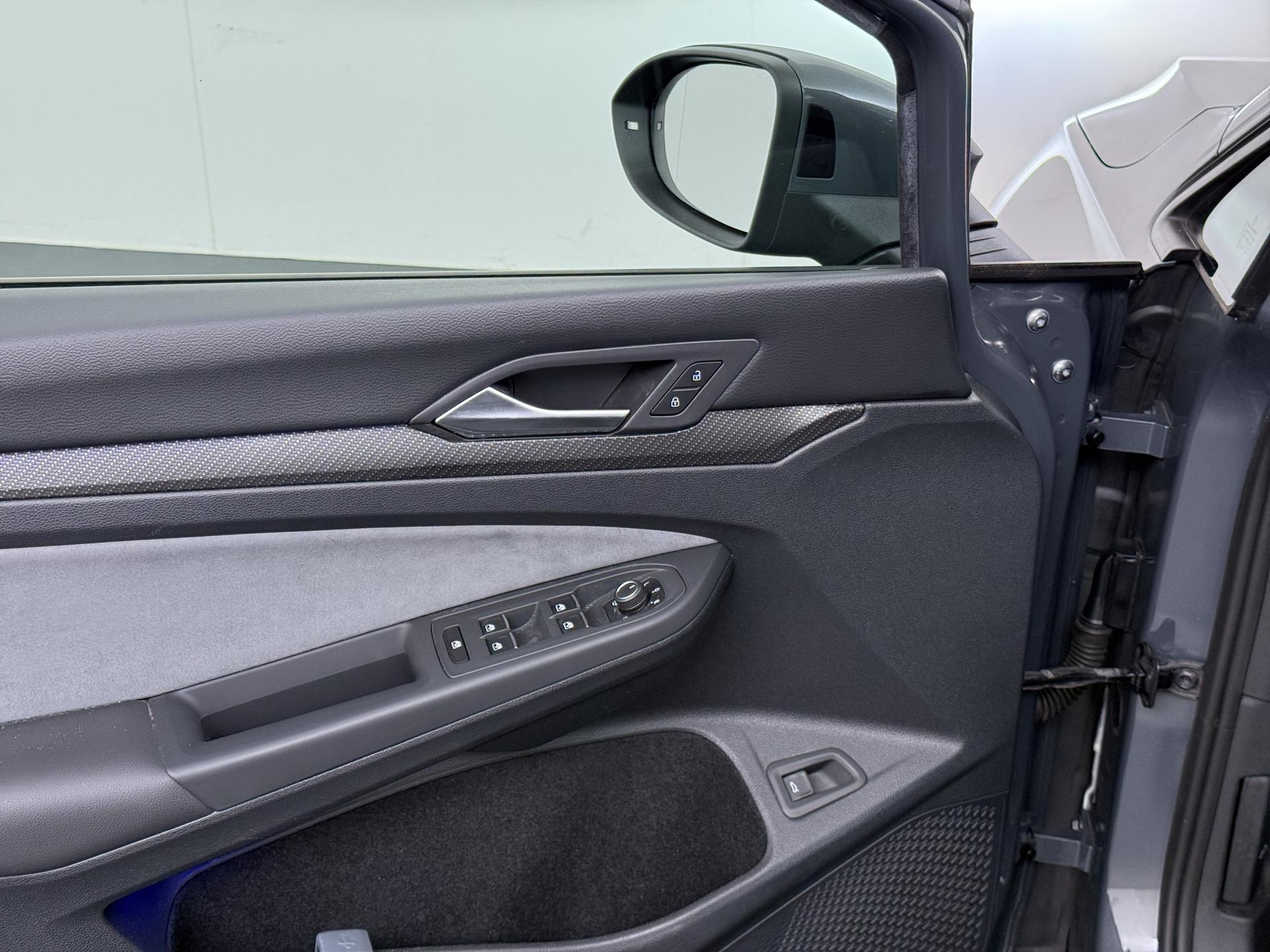 Volkswagen Golf Variant 1.5 eTSI R-Line 12