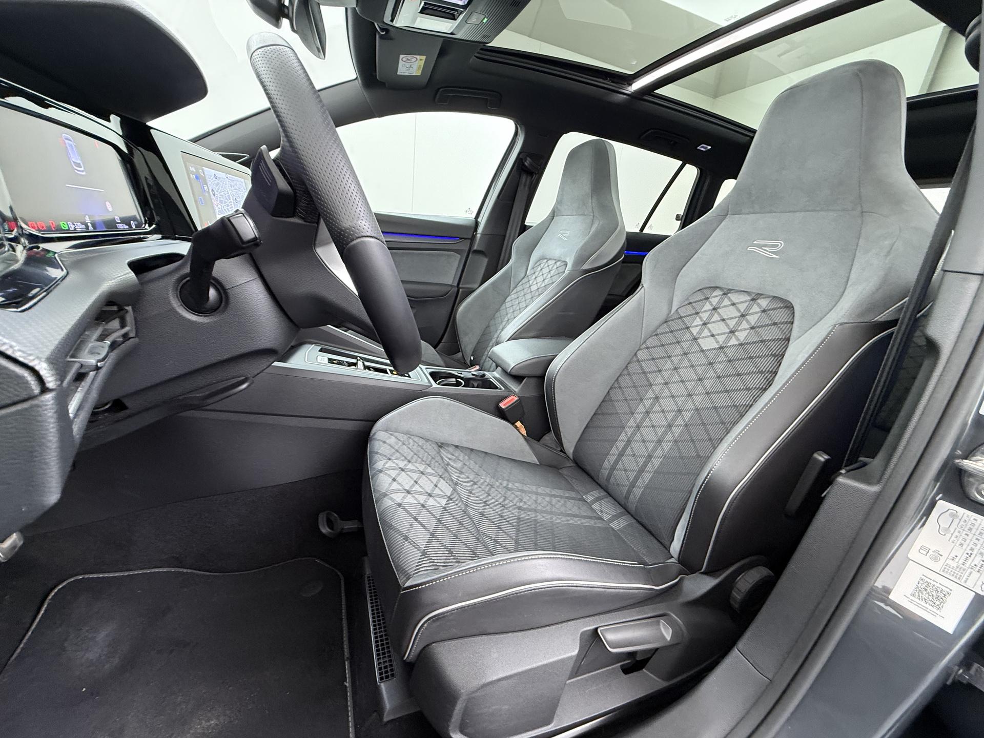 Volkswagen Golf Variant 1.5 eTSI R-Line 14