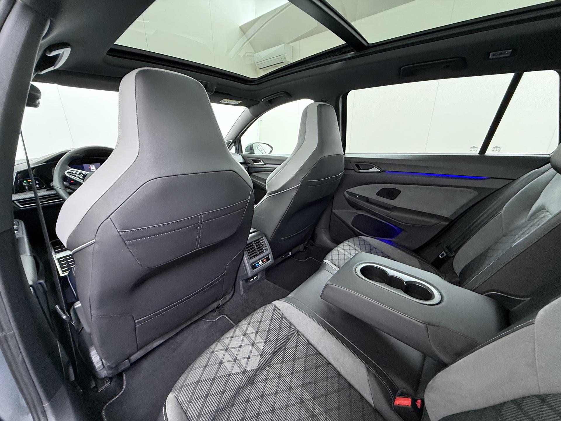 Volkswagen Golf Variant 1.5 eTSI R-Line 17