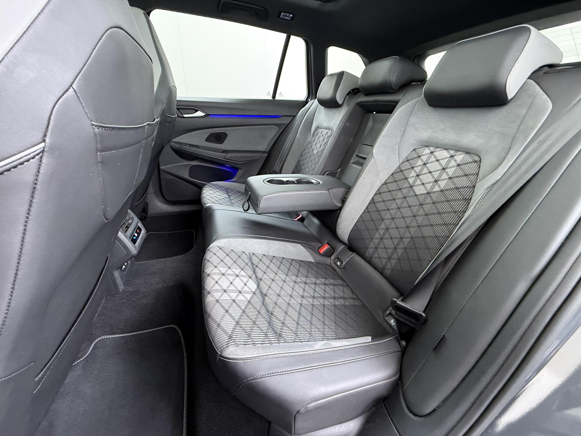 Volkswagen Golf Variant 1.5 eTSI R-Line 18