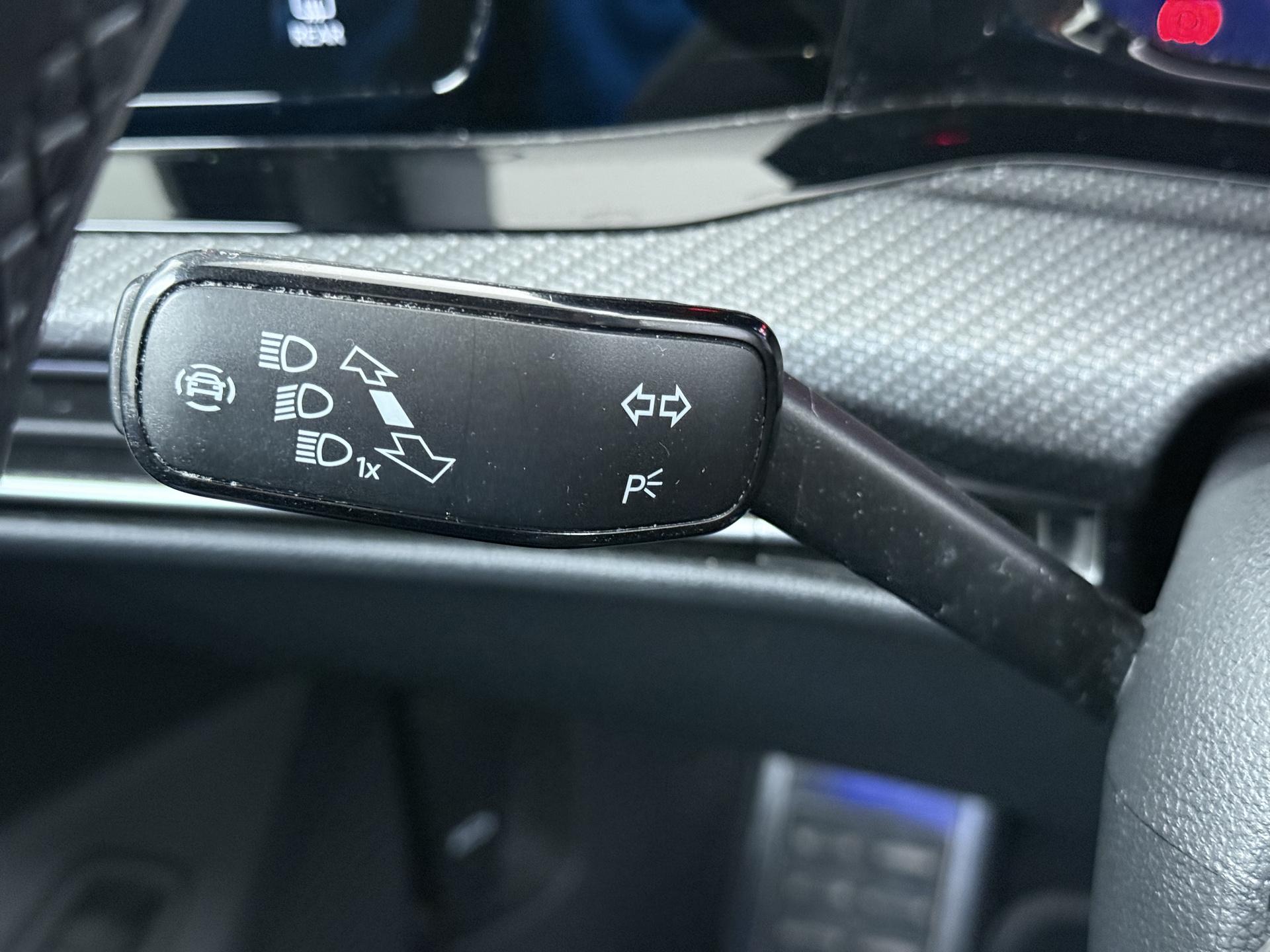 Volkswagen Golf Variant 1.5 eTSI R-Line 23