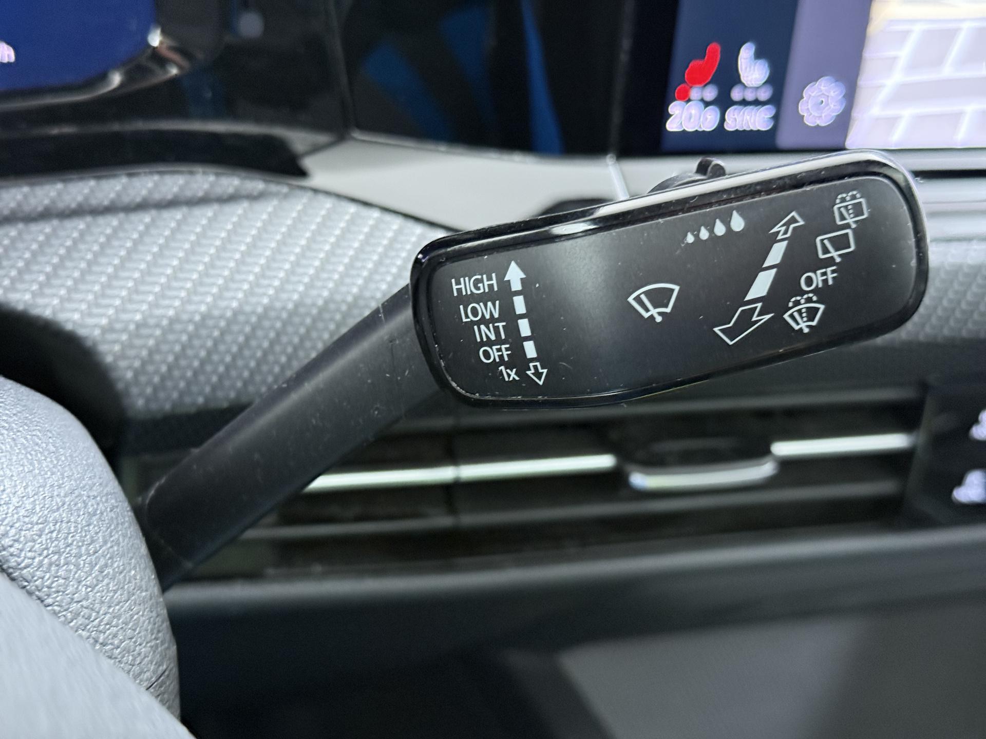 Volkswagen Golf Variant 1.5 eTSI R-Line 24