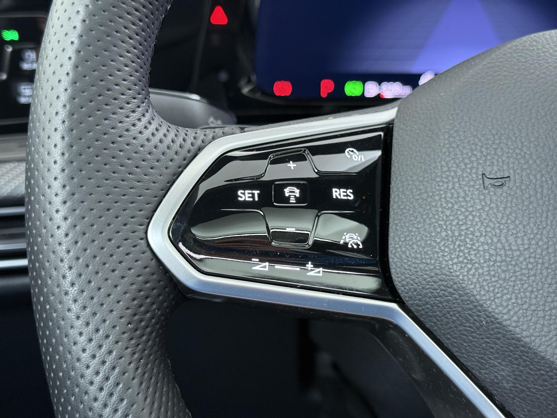 Volkswagen Golf Variant 1.5 eTSI R-Line 25