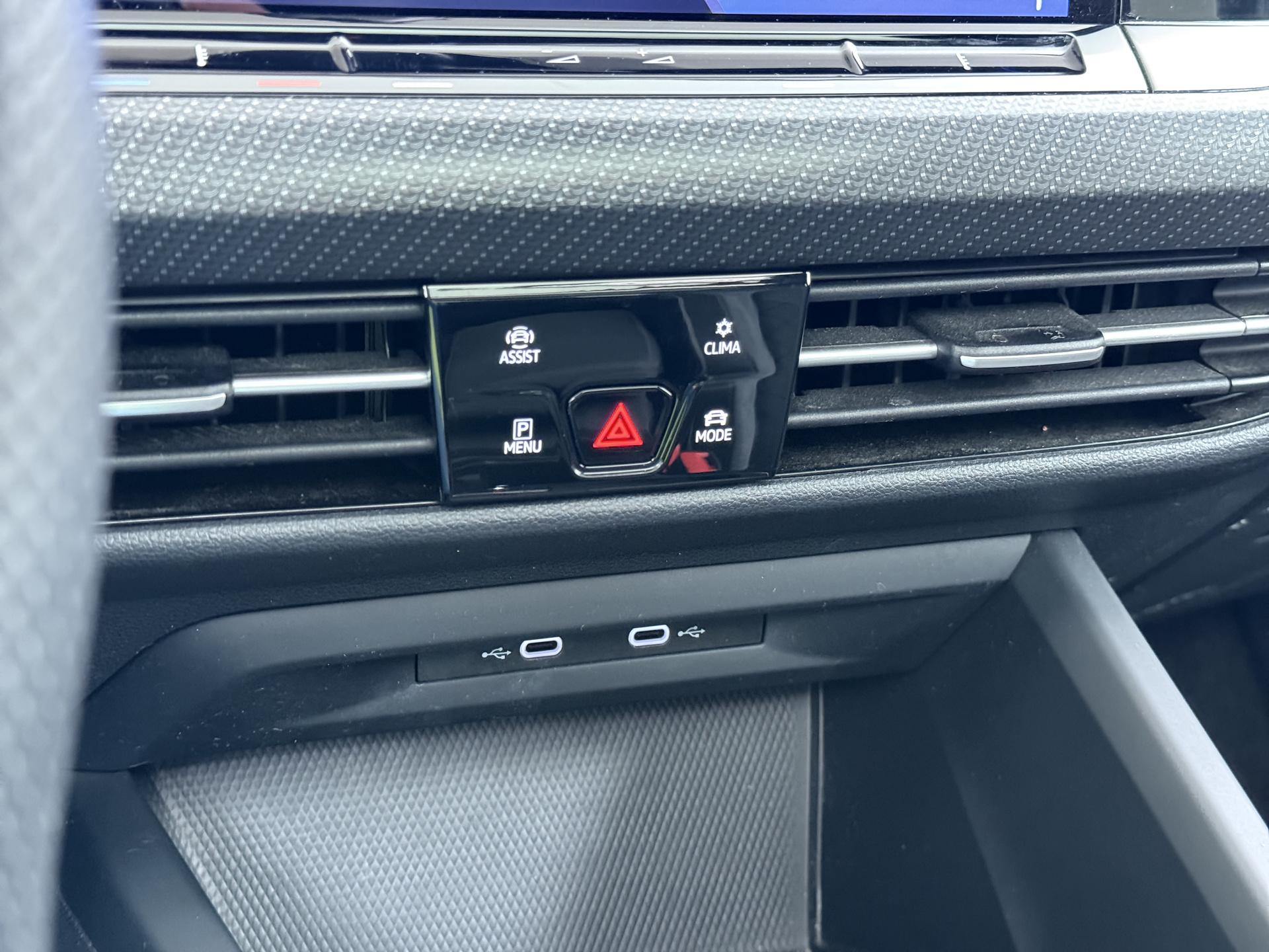 Volkswagen Golf Variant 1.5 eTSI R-Line 35