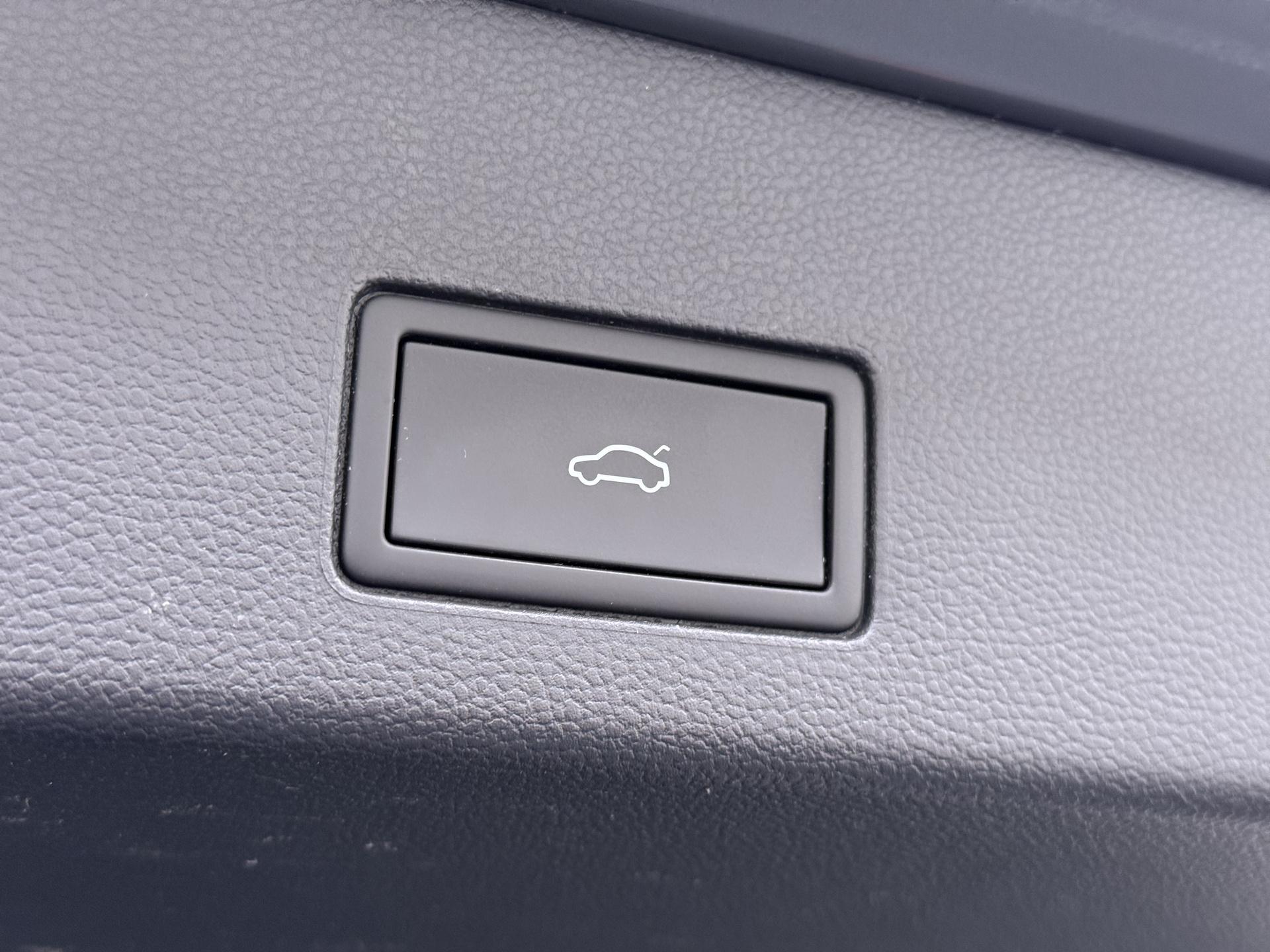 Volkswagen Golf Variant 1.5 eTSI R-Line 8