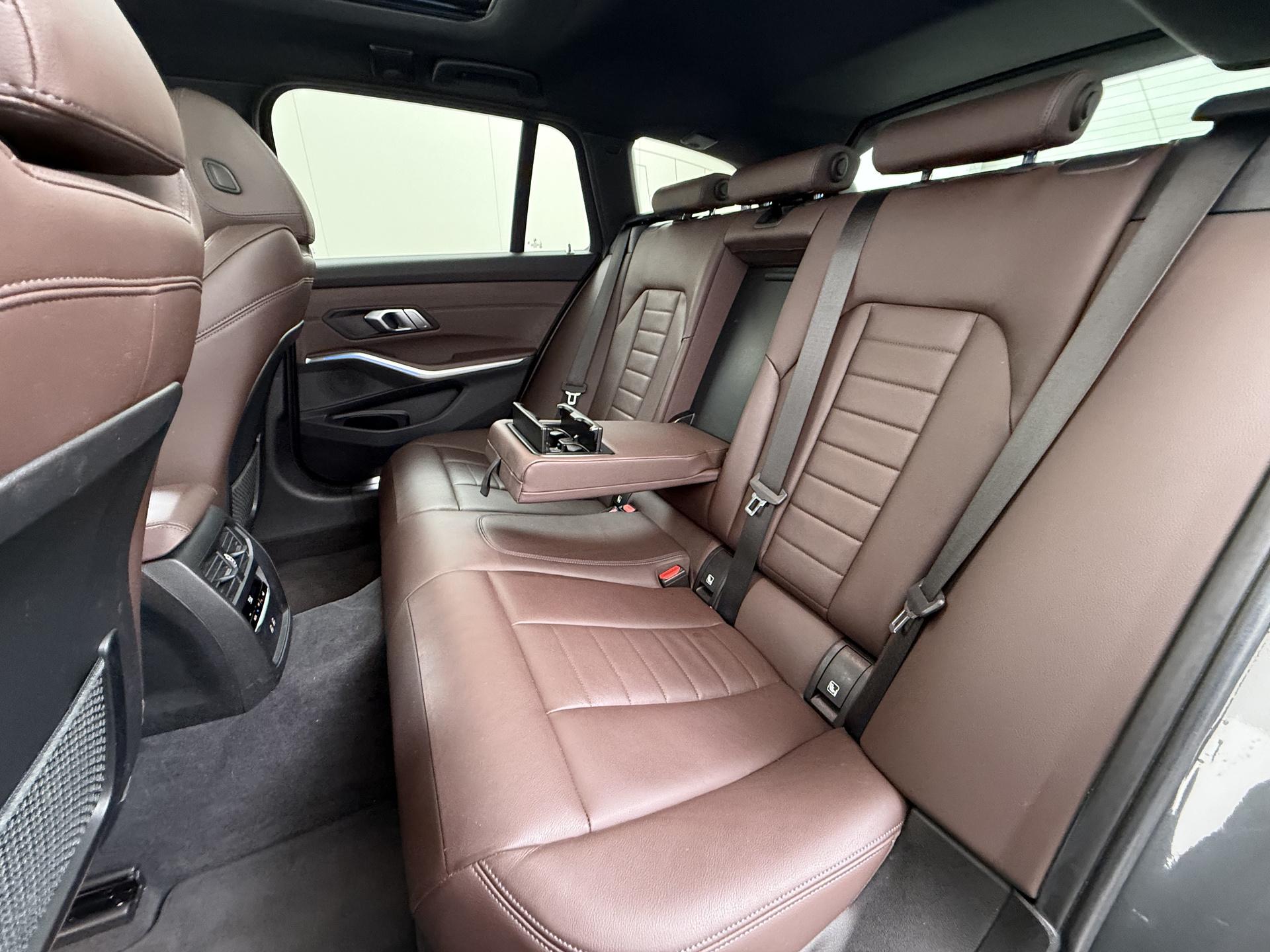 BMW 3 Serie Touring 330e 11