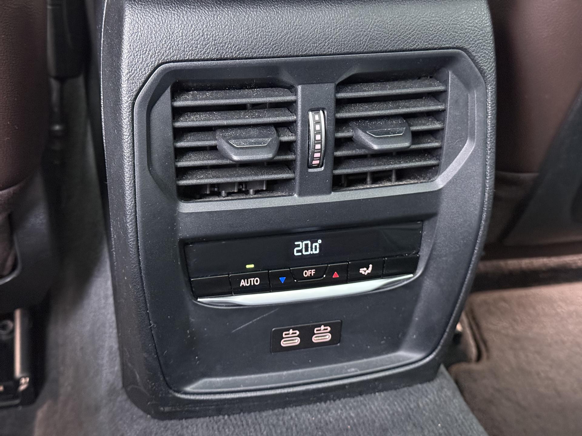 BMW 3 Serie Touring 330e 21