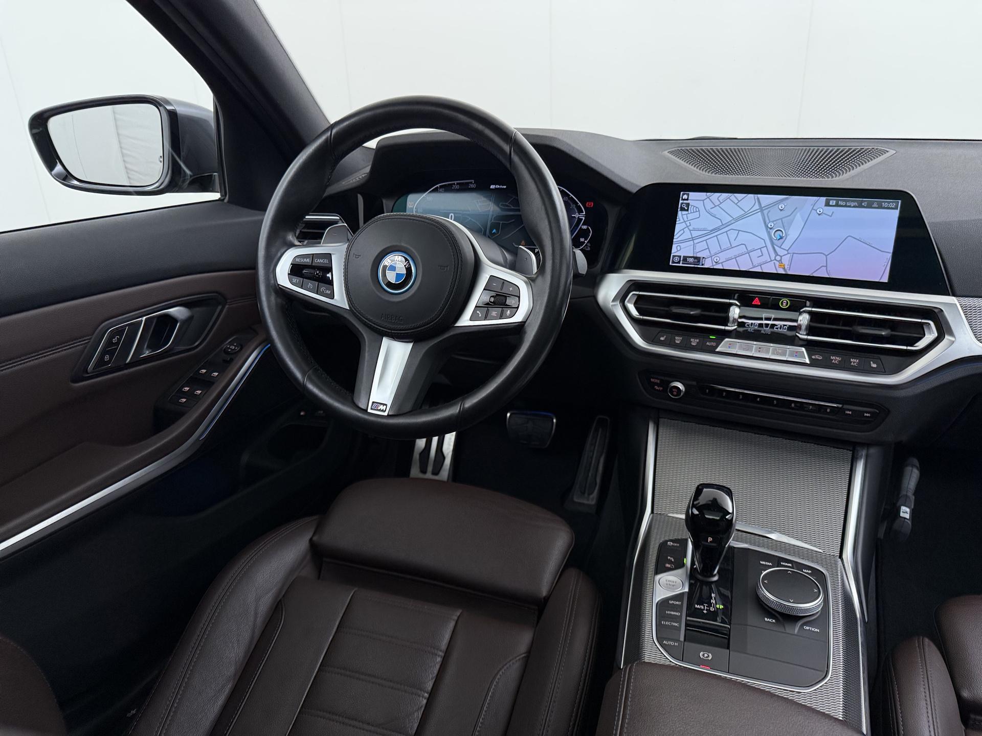 BMW 3 Serie Touring 330e 22